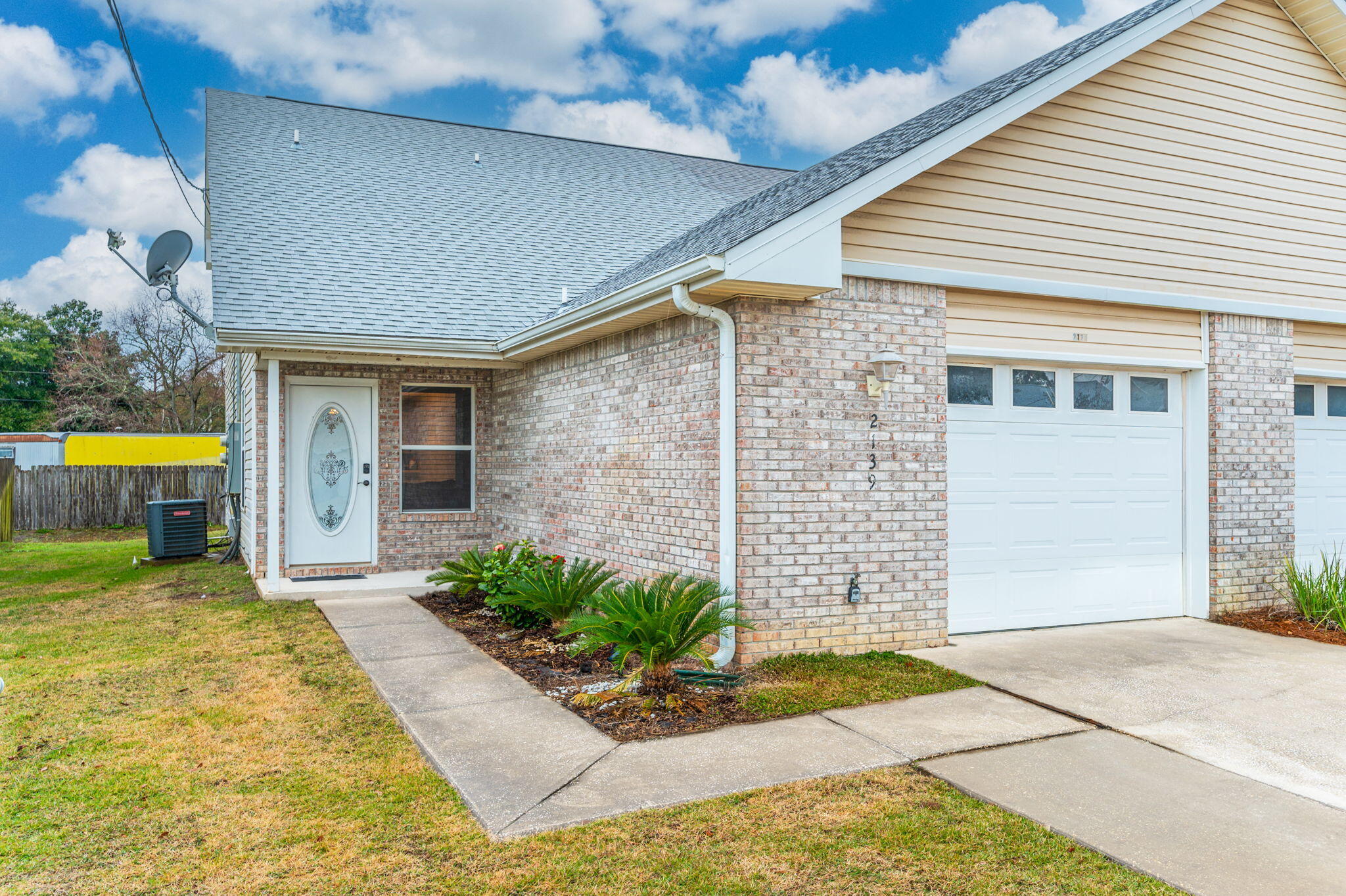 SANTA ROSA OAKS CONDOMINIUM - Residential Lease