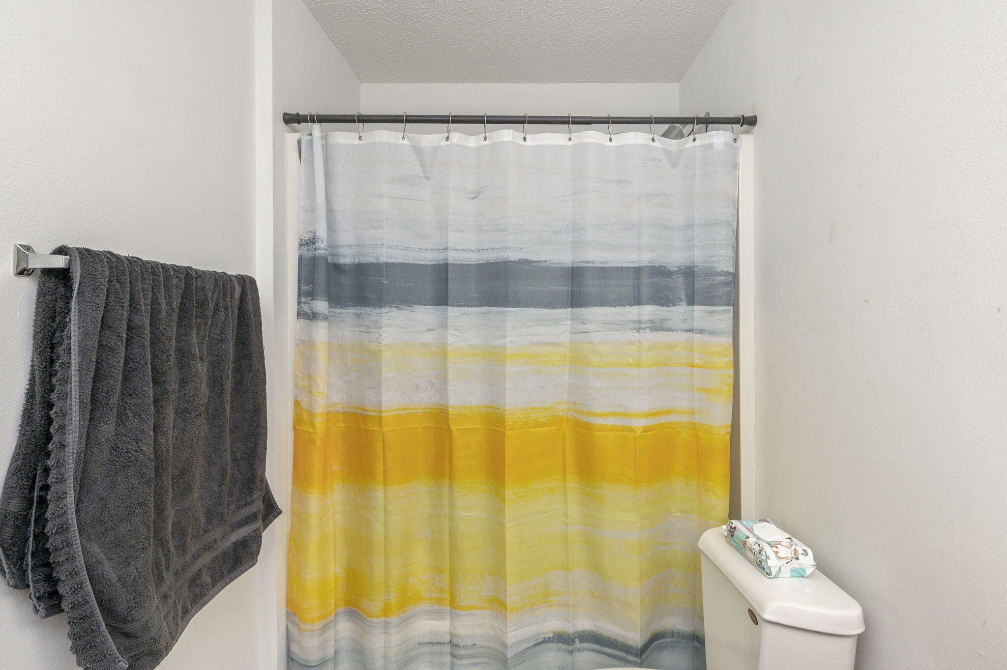 SANTA ROSA OAKS CONDOMINIUM - Residential Lease