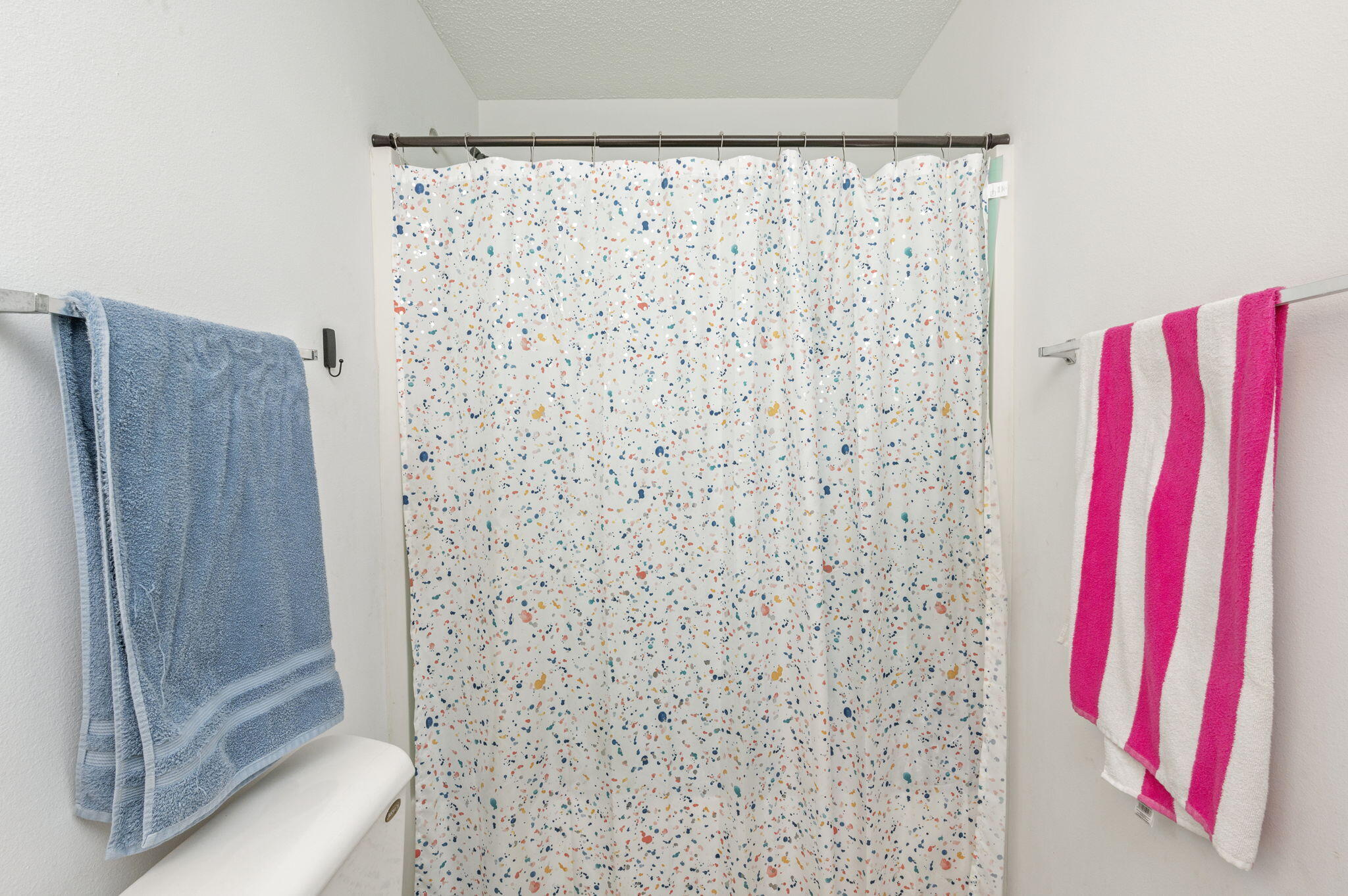 SANTA ROSA OAKS CONDOMINIUM - Residential Lease