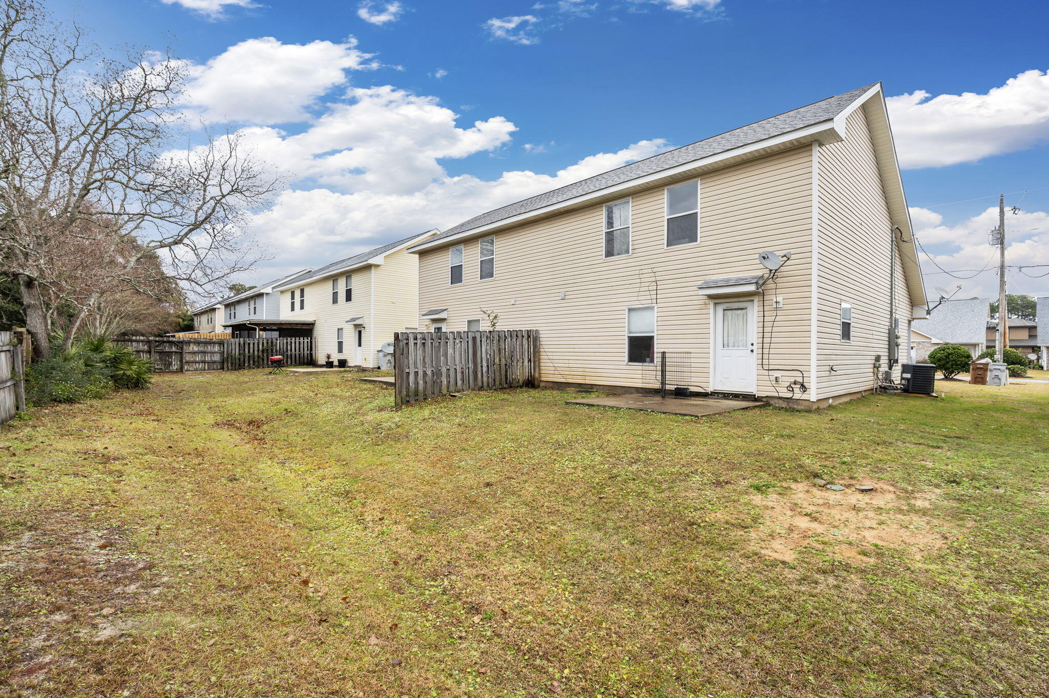 SANTA ROSA OAKS CONDOMINIUM - Residential Lease