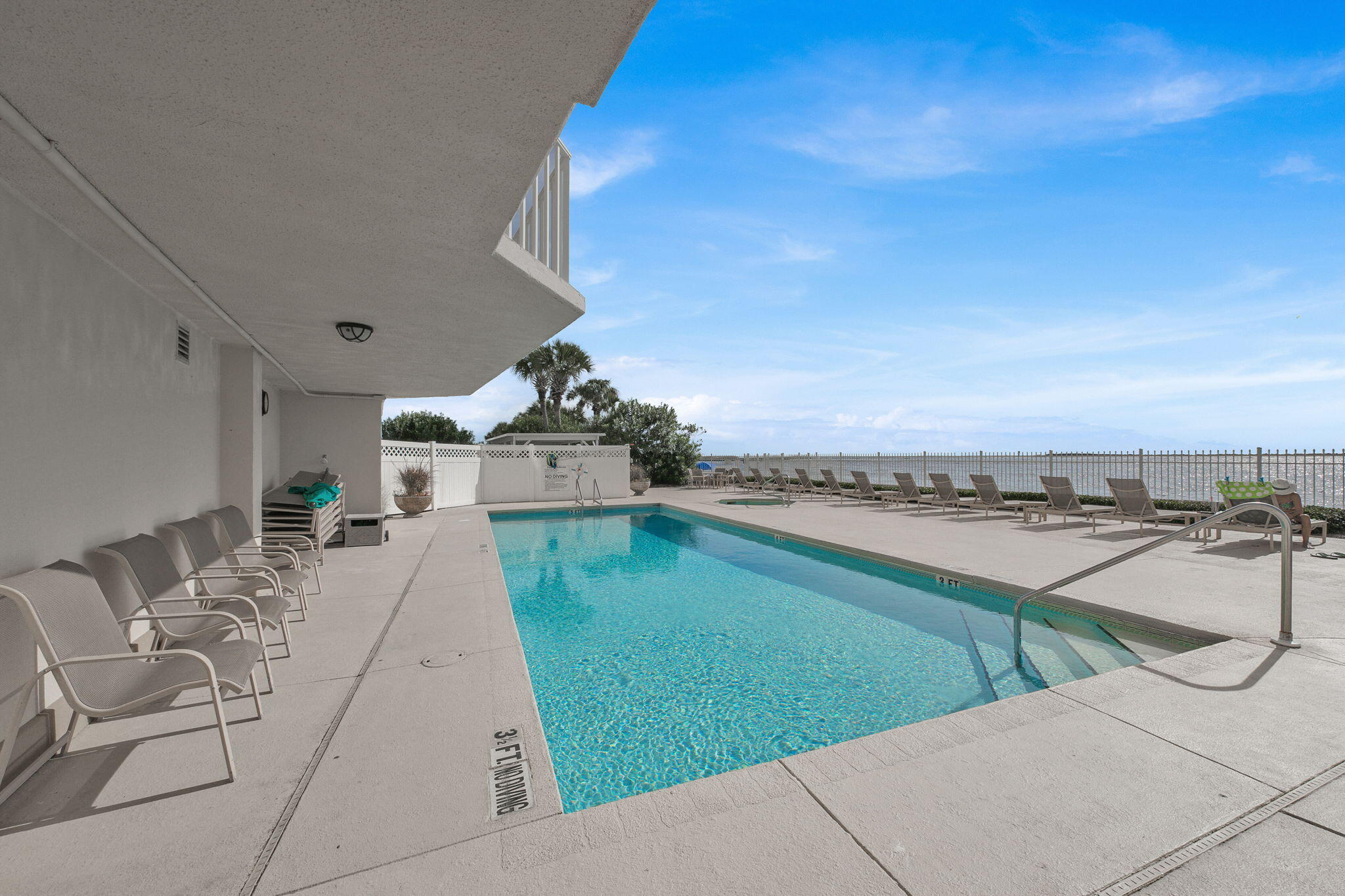 WATERVIEW TOWERS PH II - Residential