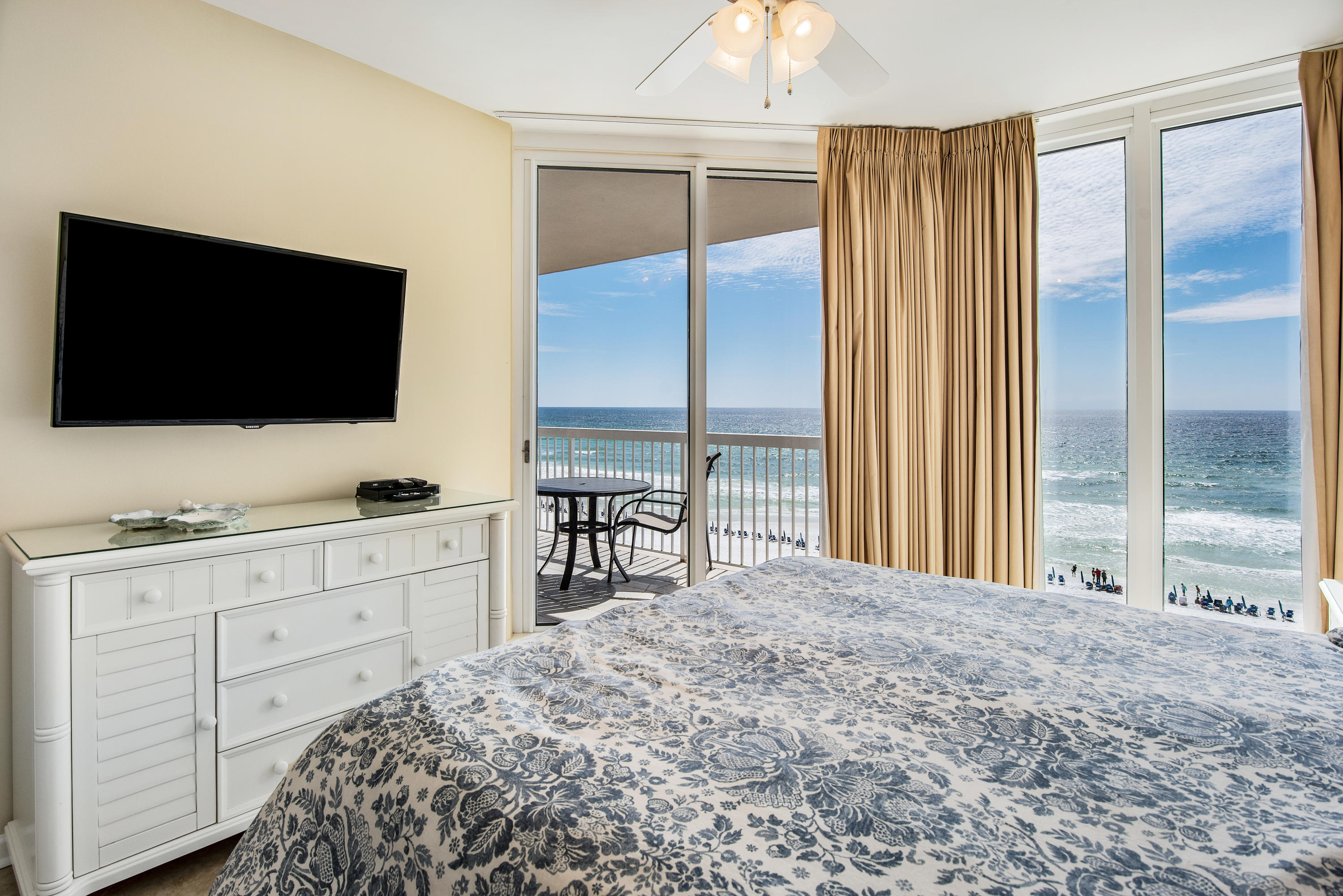 SILVER BEACH TOWERS - Residential