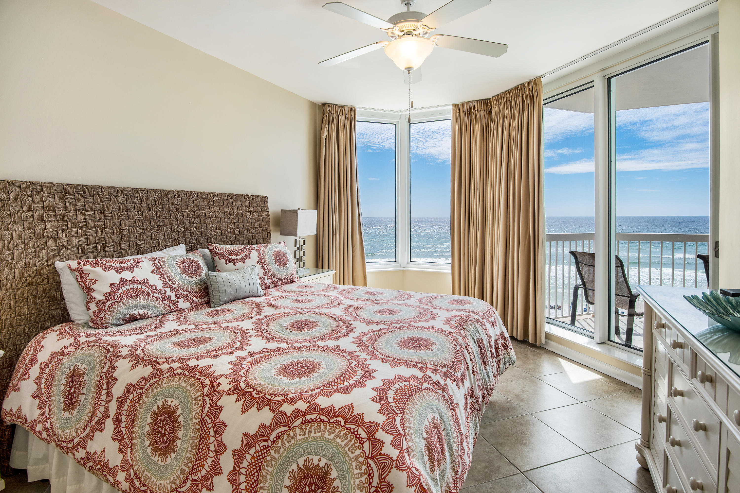 SILVER BEACH TOWERS - Residential