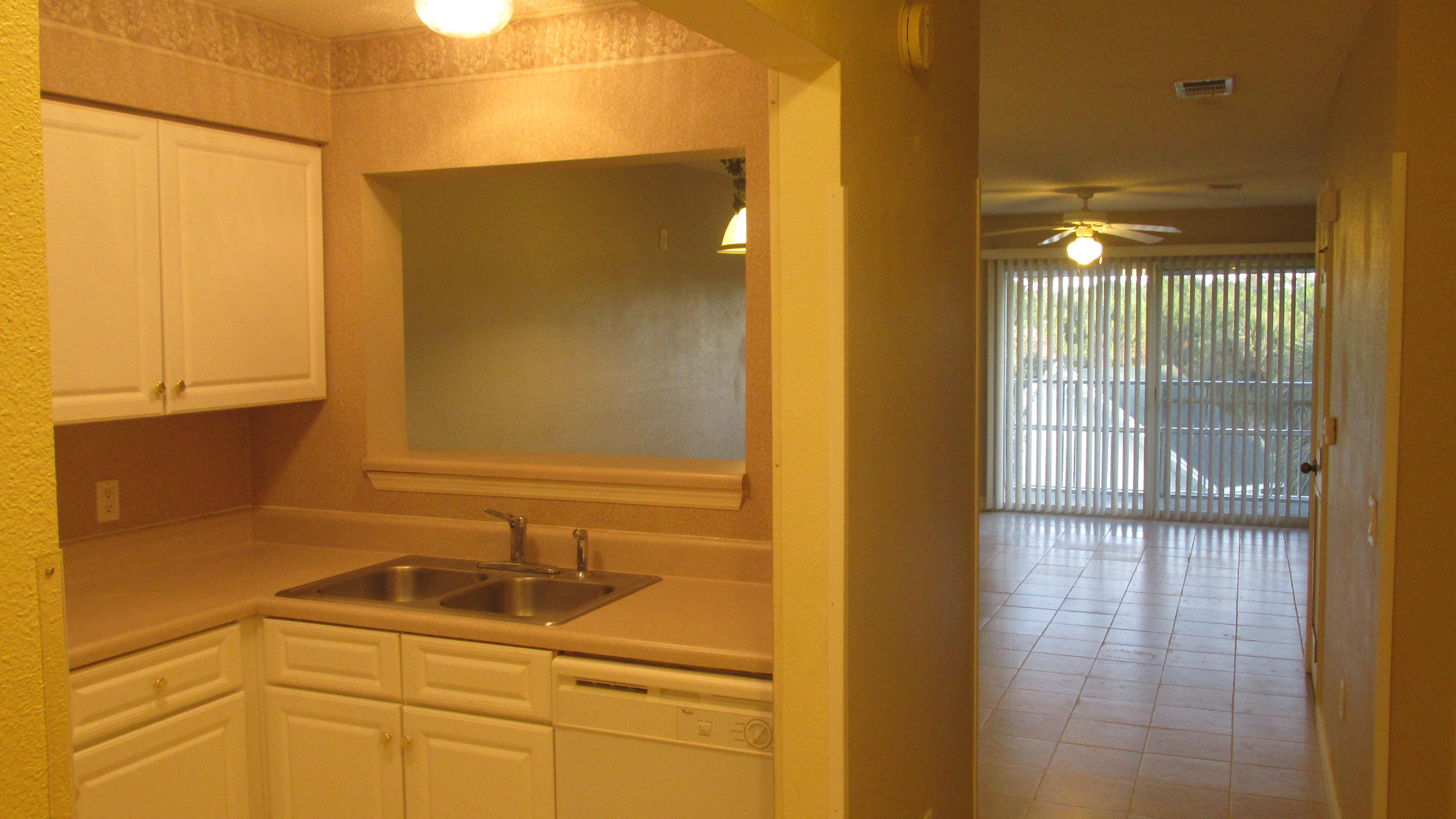 THE FLORIDA CLUB - Residential Lease