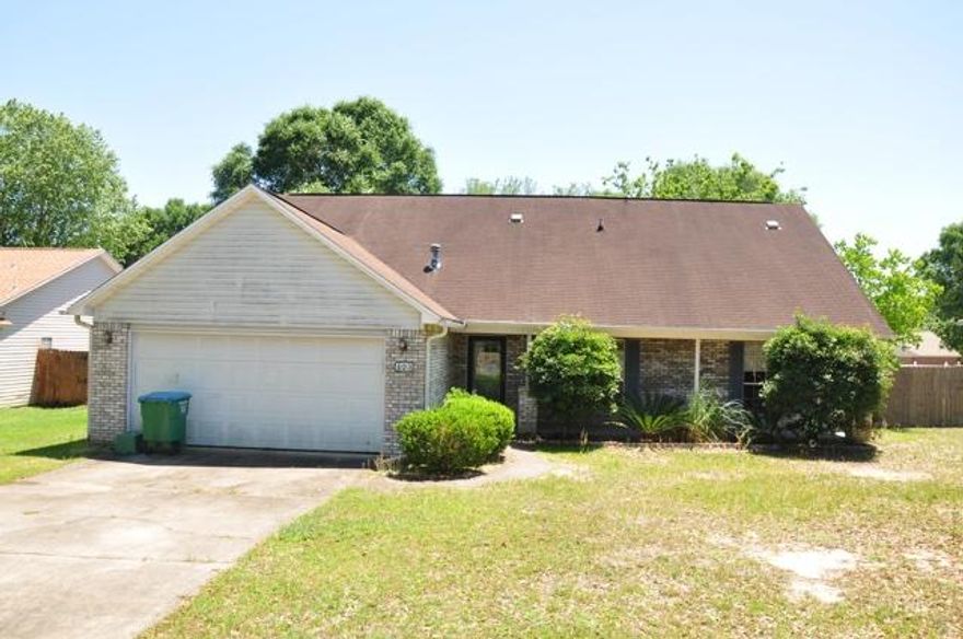 REO. Very cute, 5 BEDROOM 3 BATHROOM house in need of a little TLC. Located in Southern Crestview this home has plenty of room in the backyard for playing. Close to shopping, restaurants AND schools. This house is ready to be made into a home!