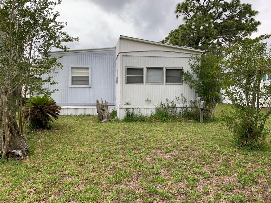 Charming Mobile home with a beautiful wooded lot