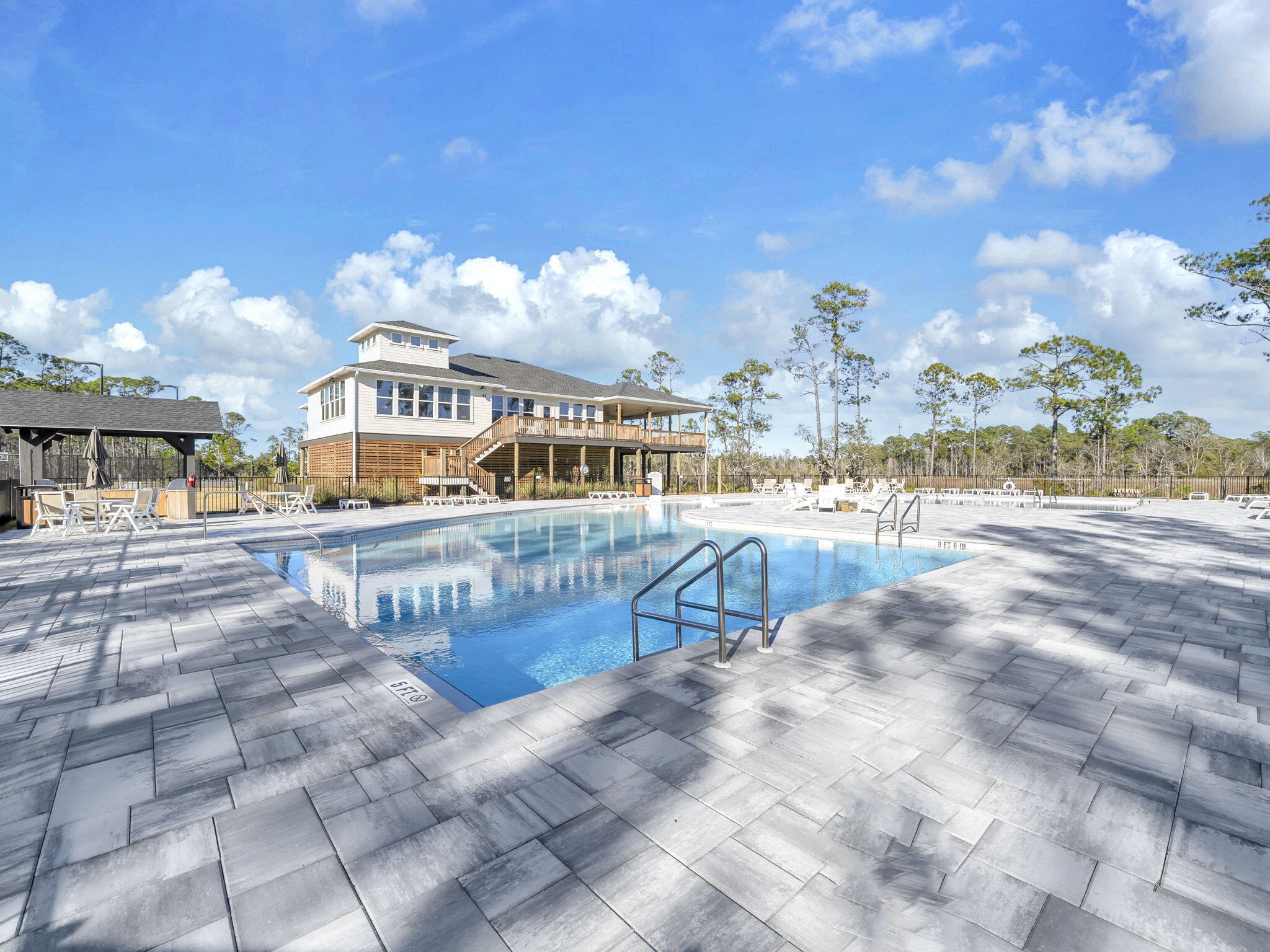 HAMMOCK BAY - MILL COTTAGES - Residential
