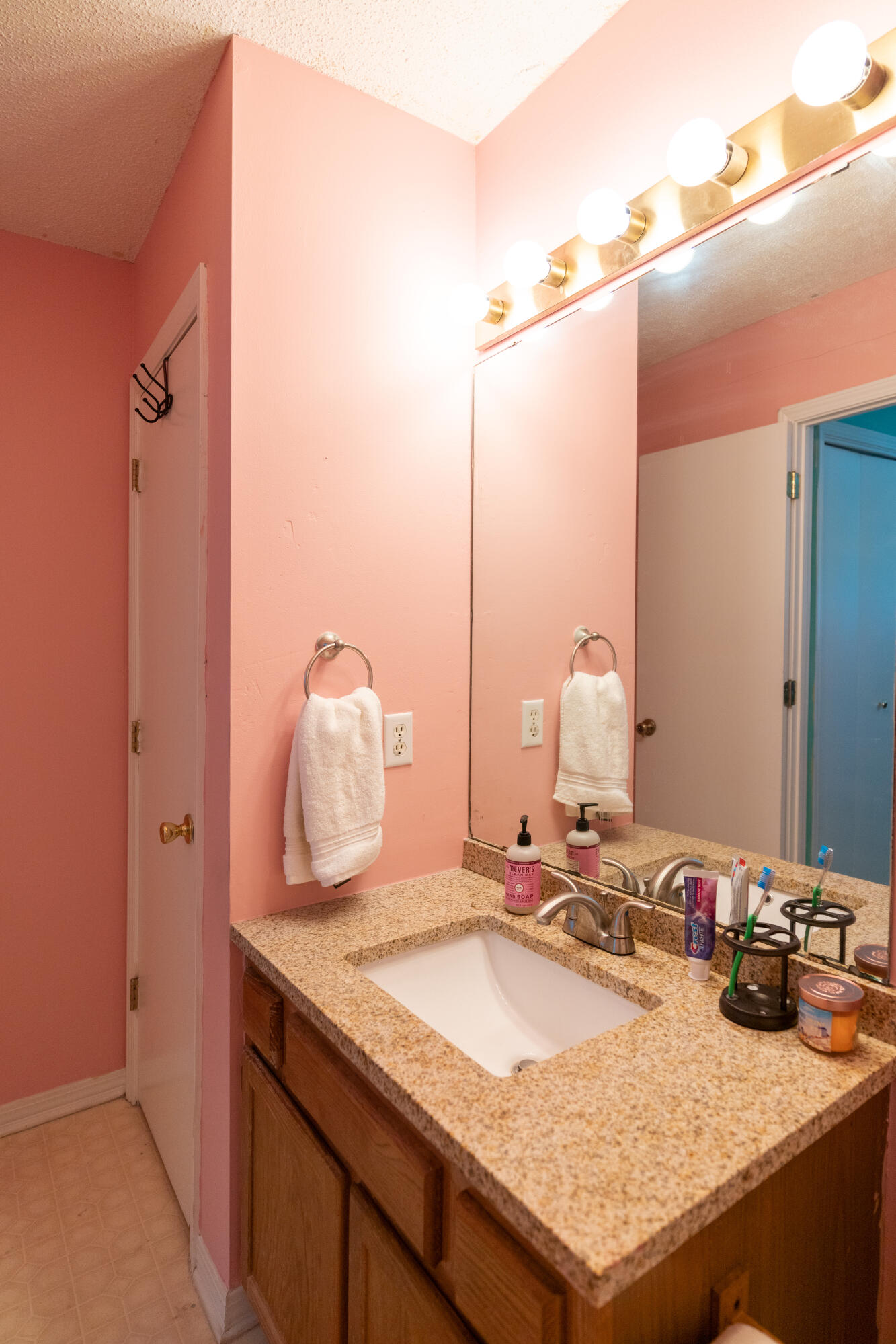 SCHNEIDER DRIVE T/H - Residential