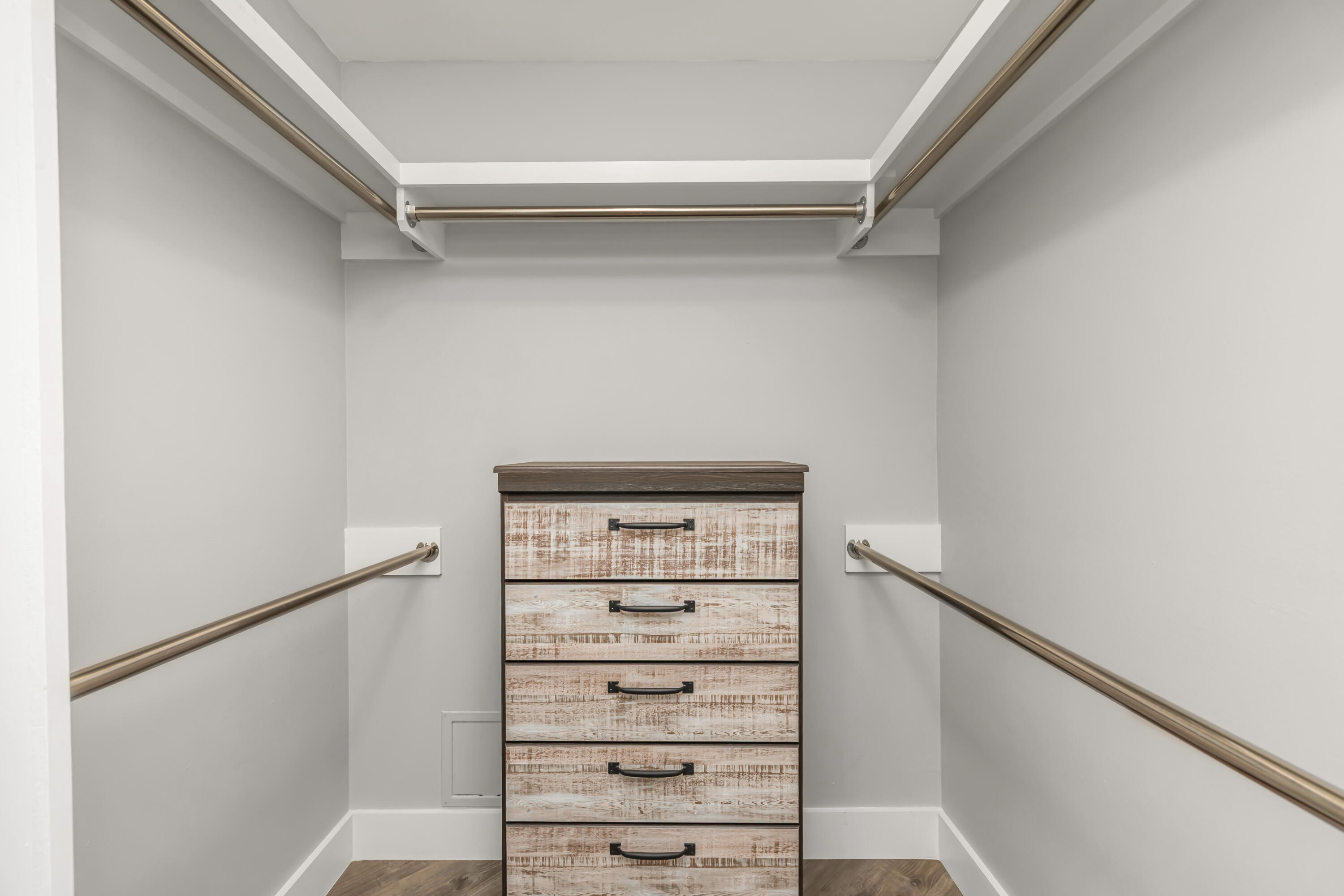 LAKESIDE CONDO AT BLUEWATER BAY - Residential