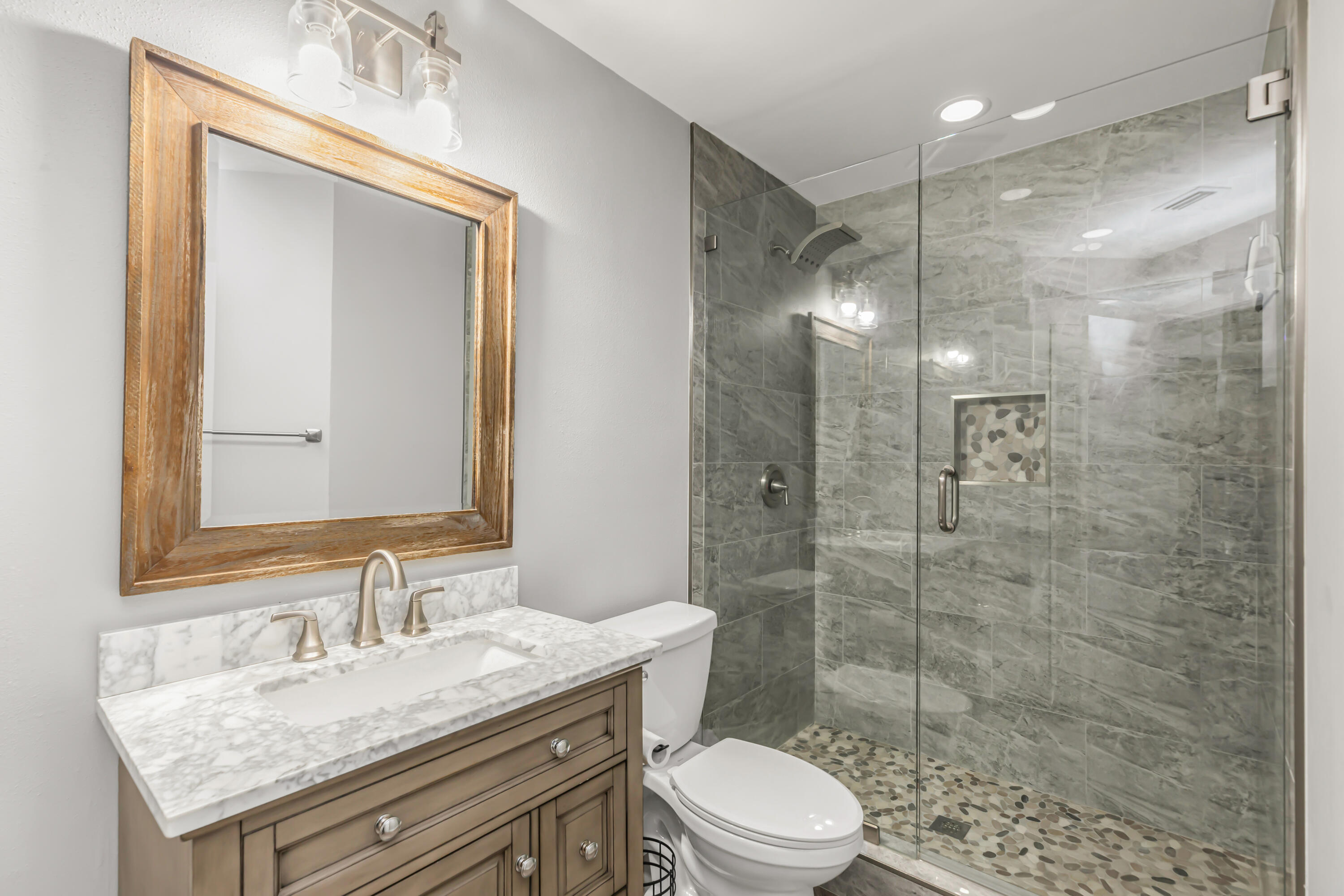 LAKESIDE CONDO AT BLUEWATER BAY - Residential