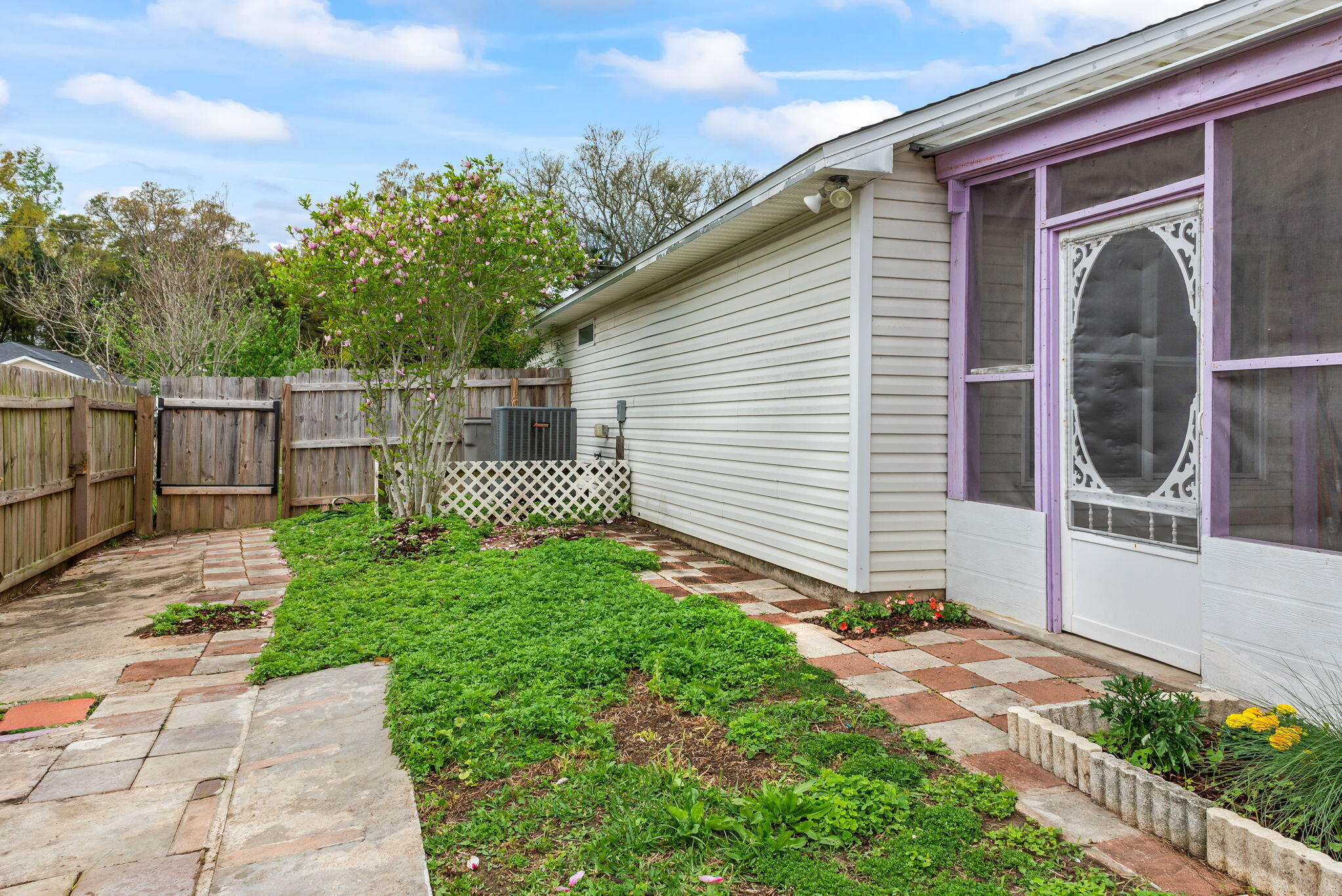 MAPLE OAKS - Residential