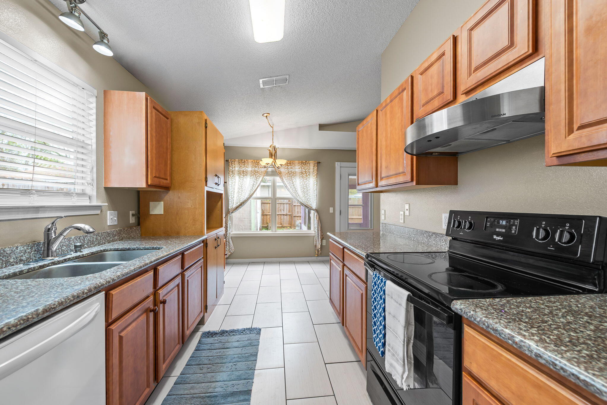 MAPLE OAKS - Residential