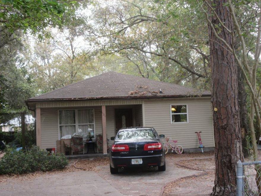 Looking for a 4 bedroom home on a corner lot in the heart of FWB. Well, this is it. Gas range. Hardwood flooring in most rooms. Cannot determine if water heater is gas or electric as the access door is blocked. DON'T WAIT...YOU'LL BE TOOO LATE...