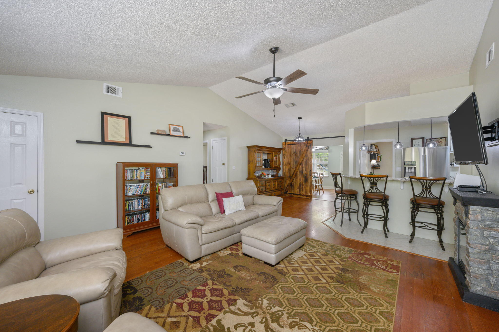 COUNTRY BREEZE EST LOT 2 - Residential