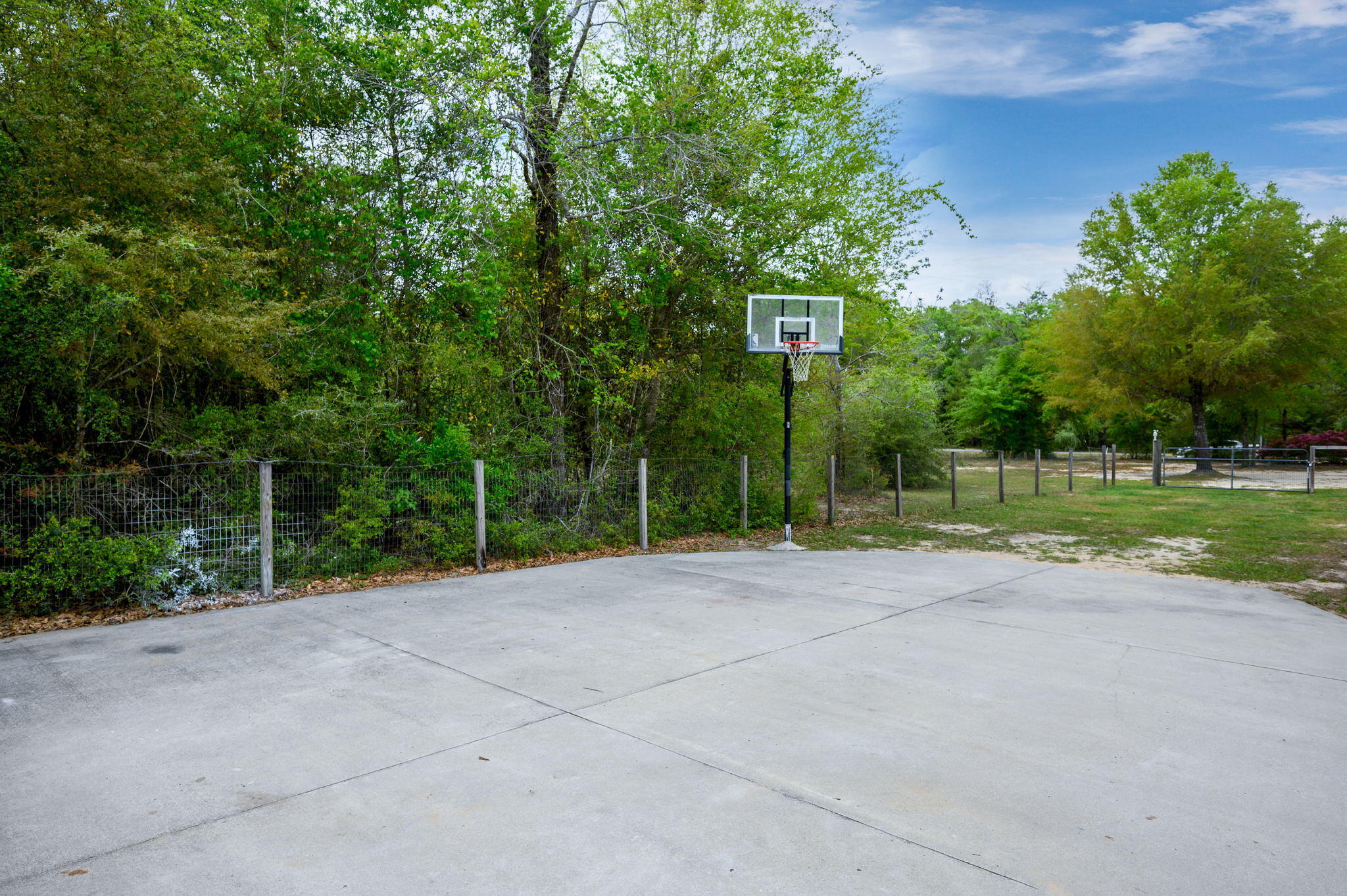 COUNTRY BREEZE EST LOT 2 - Residential