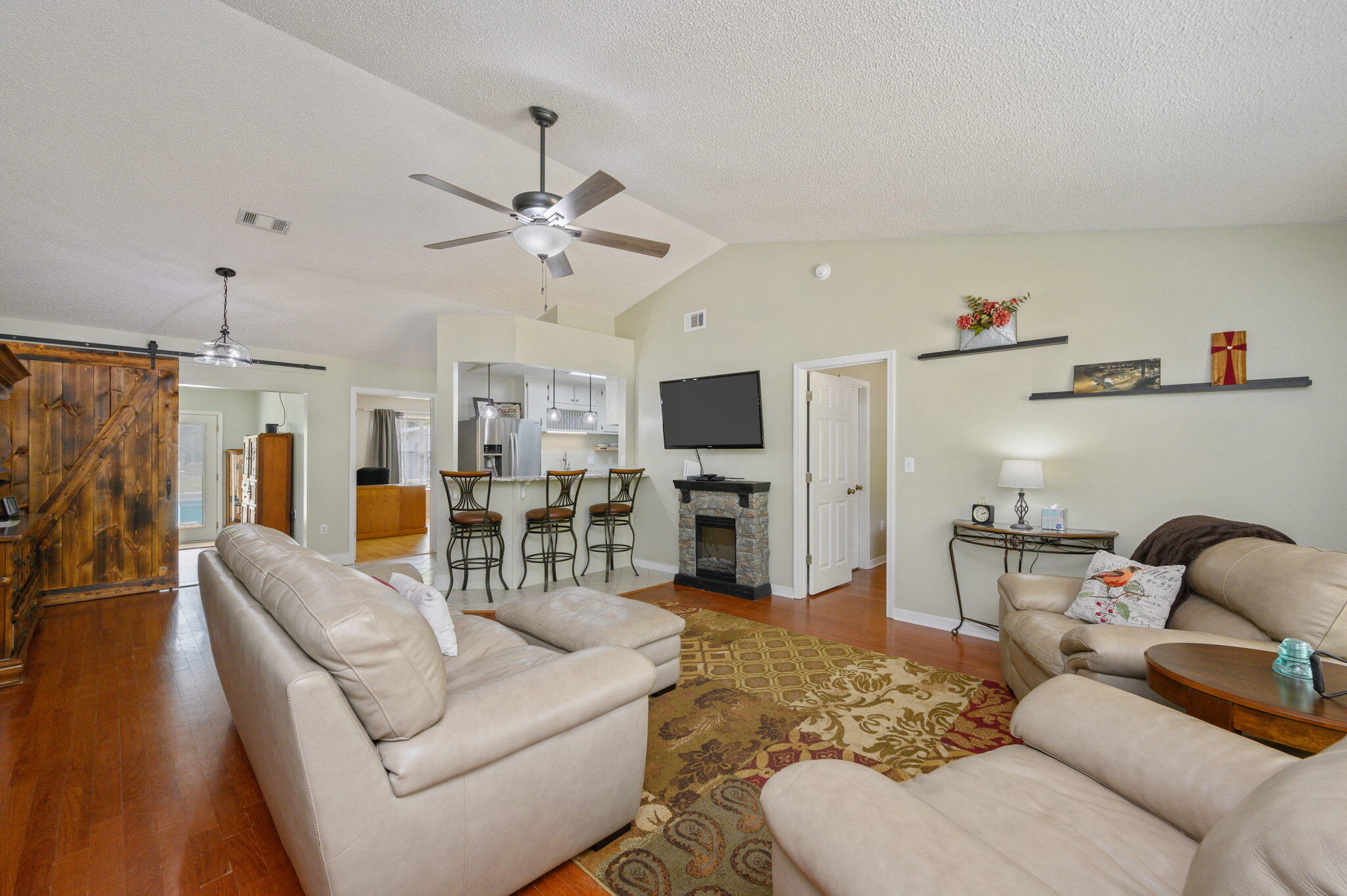 COUNTRY BREEZE EST LOT 2 - Residential