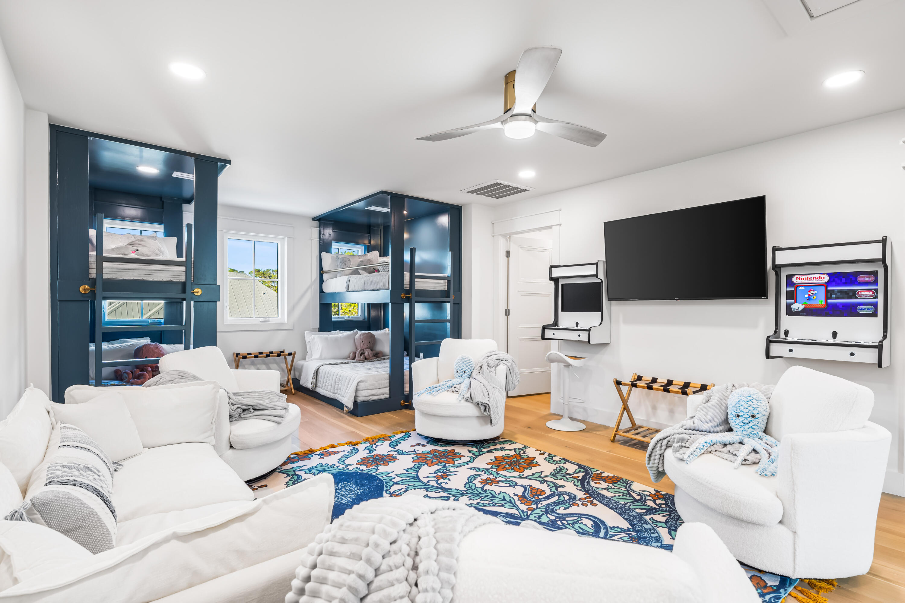 LAKESIDE AT BLUE MOUNTAIN BEACH - Residential