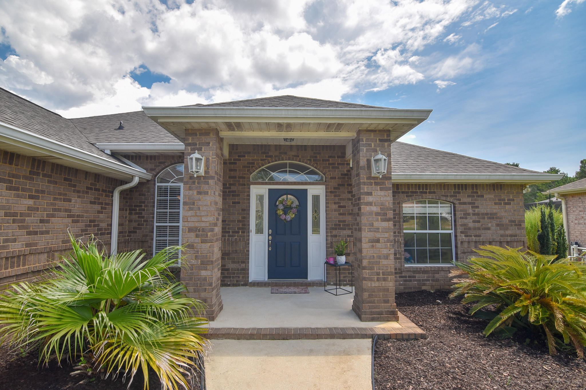 Fantastic 3 bedroom 2 bath on a large lot with lake views. Experience the open concept floor plan with tray ceilings, crown molding and ceiling fans through out. A spacious kitchen with a large walk in pantry that has its own wash tub! The private master bedroom features a sparkling walk in spa shower and soaking tub. Relax in the enclosed patio while watching a peaceful sunset over the lake.