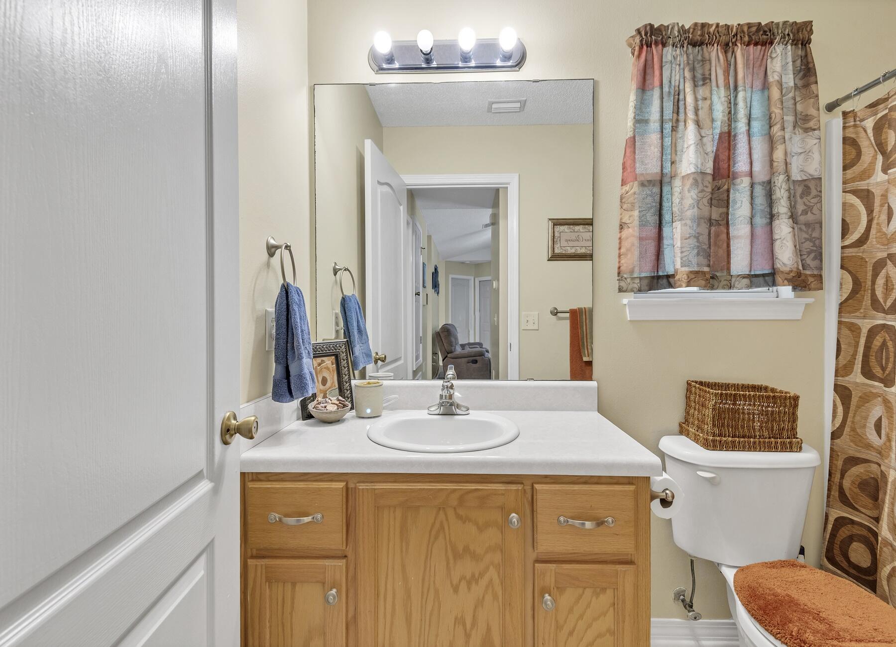 COUNTRY CLUB ESTATES - Residential