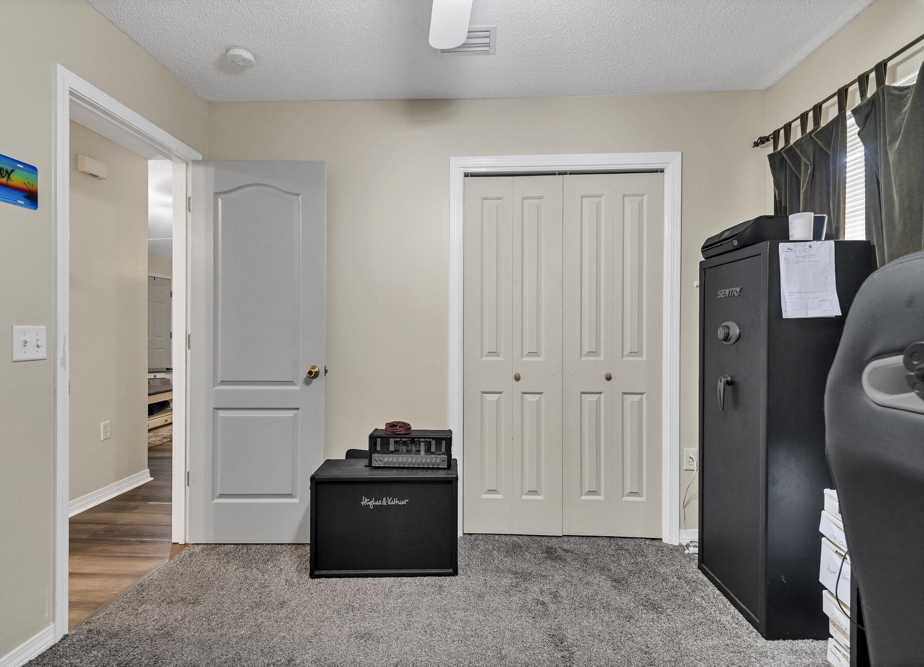 COUNTRY CLUB ESTATES - Residential