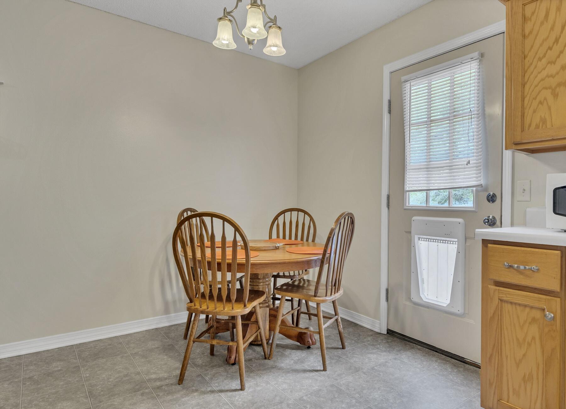 COUNTRY CLUB ESTATES - Residential