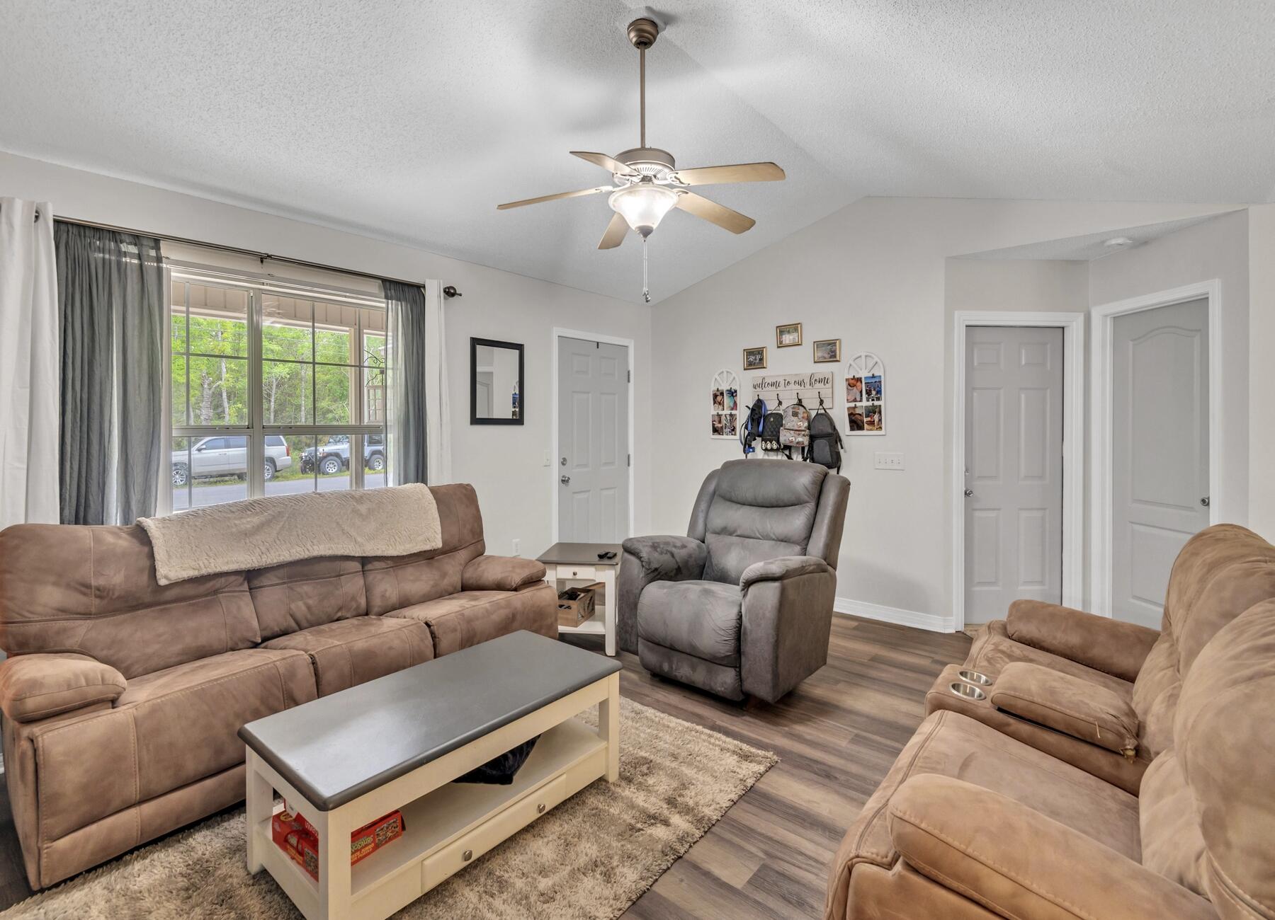 COUNTRY CLUB ESTATES - Residential