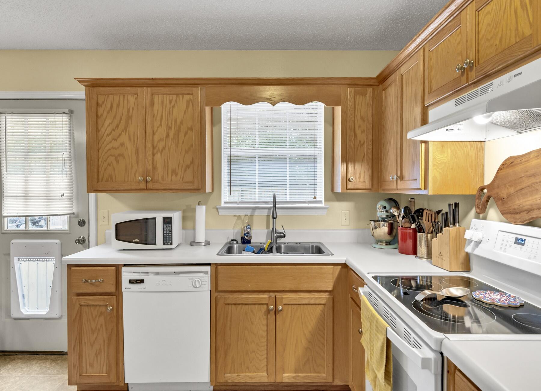 COUNTRY CLUB ESTATES - Residential