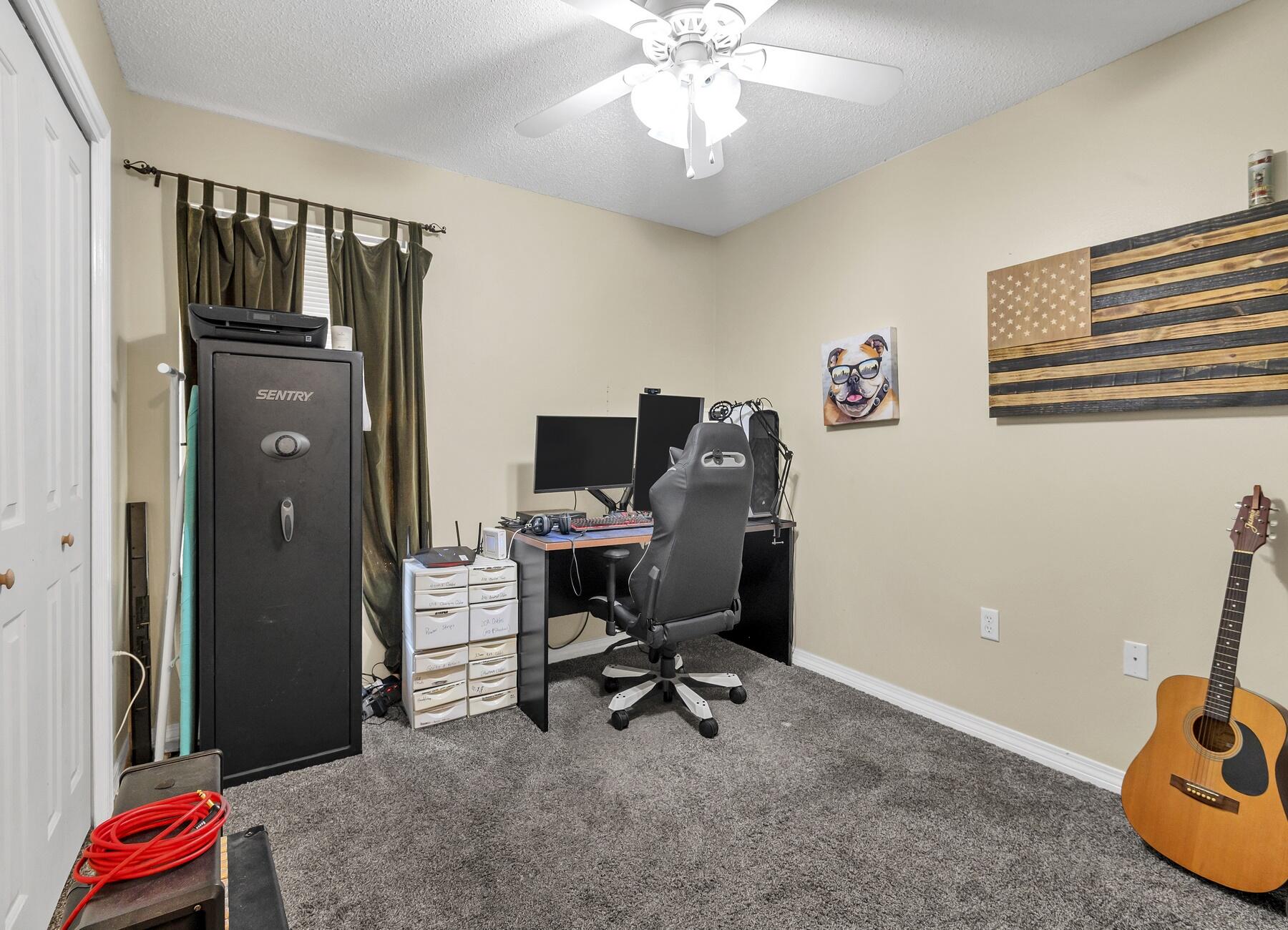 COUNTRY CLUB ESTATES - Residential