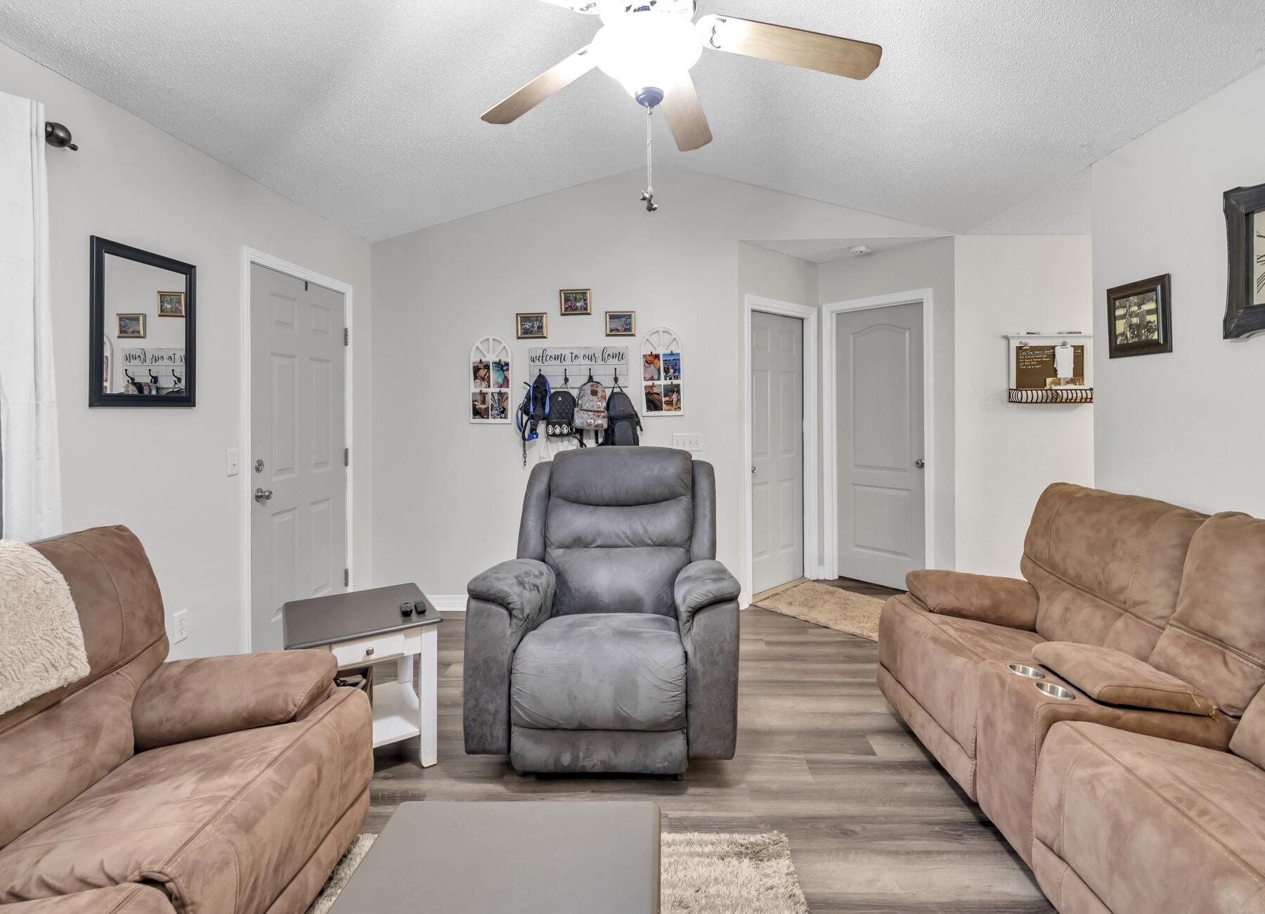 COUNTRY CLUB ESTATES - Residential