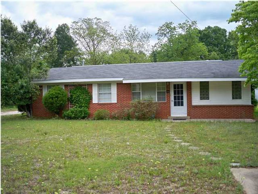 SELLER IS EXTREMELY MOTIVATED!! THIS SPACIOUS 4BR/2BA BRICK HOME FEATURES A BONUS ROOM WHICH CAN BE USED AS AN ADDITIONAL BEDROOM, OFFICE, PLAYROOM, DEN...WHATEVER YOU MAY NEED!! LOCATED IN THE MIDDLE OF CRESTVIEW, THIS HOME HAS A PARTIALLY FENCED-IN BACKYARD, AN IN-LAW SUITE WITH SEPARATE BATHROOM, A LARGE OUTDOOR WORKSHOP AND SITS ON A HALF ACRE LOT. MOVE-IN READY. SELLER MAY CONSIDER OWNER FINANCING WITH 20% OF THE PURCHASE PRICE DOWN. DIMENSIONS ARE APPROXIMATE AND SHOULD BE VERIFIED BY BUYER.