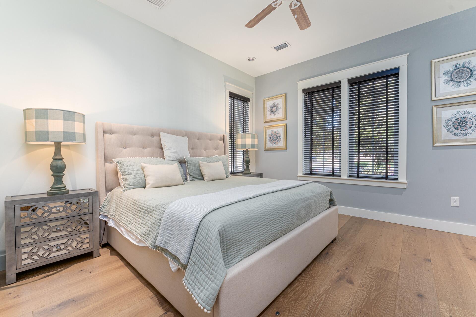 BUNGALOS AT SANDESTIN - Residential