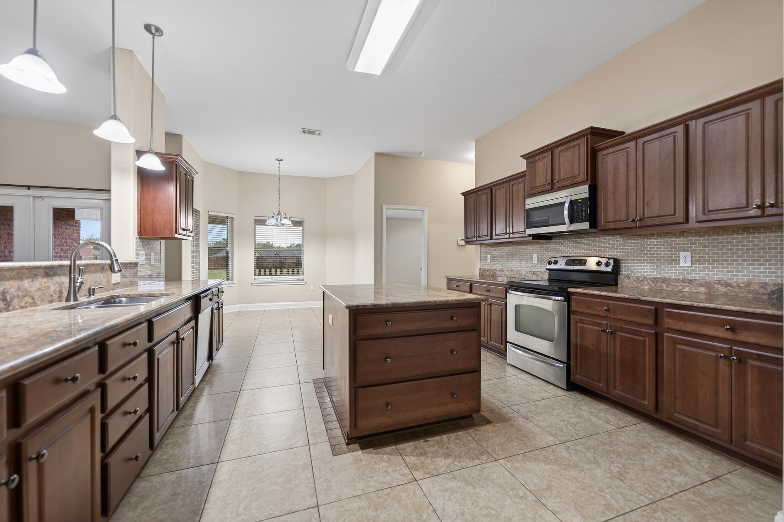 BROWNSTONE MANOR - Residential