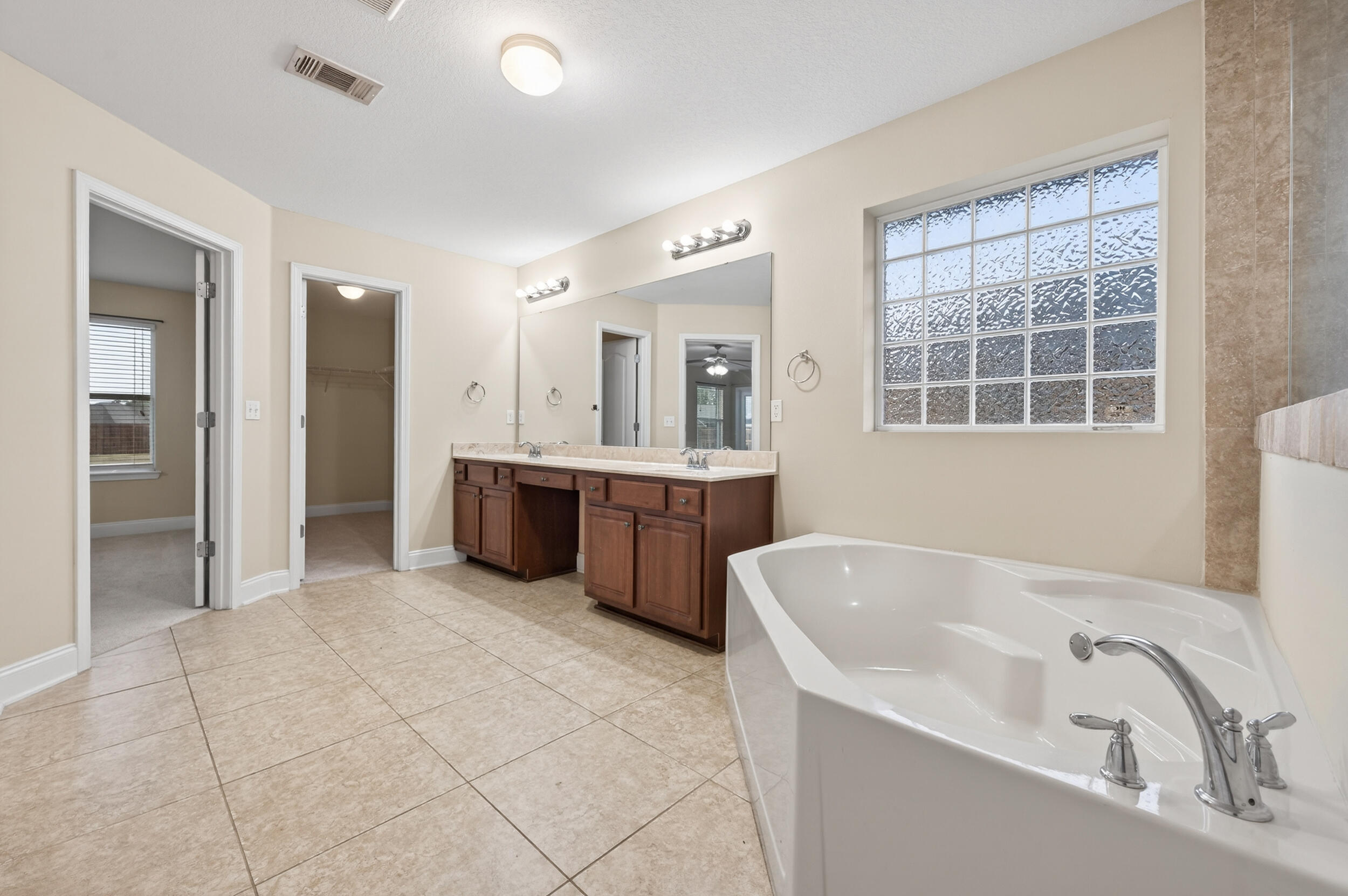 BROWNSTONE MANOR - Residential