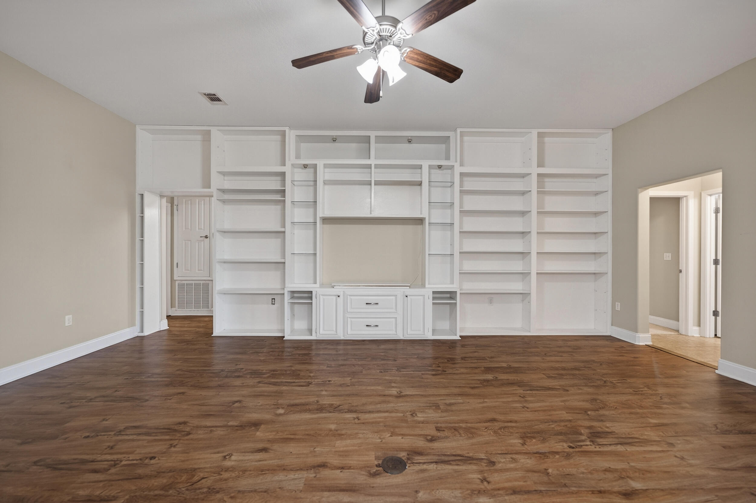 BROWNSTONE MANOR - Residential