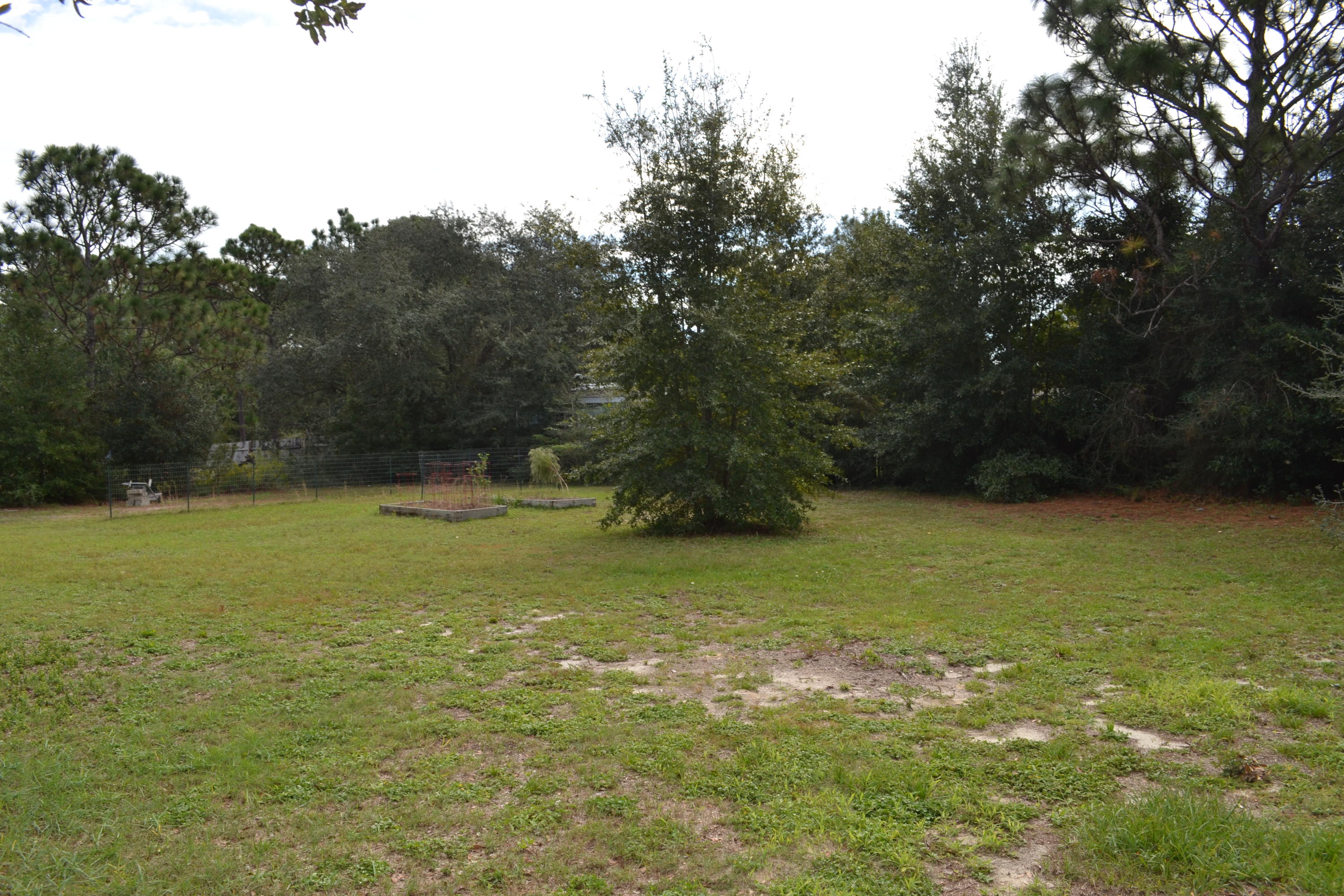 NAVARRE 2ND ADD LOT 10 BLK 24AS DES IN OR 1022 PG 599 LESS ALL MINERAL RIGHTS - Residential