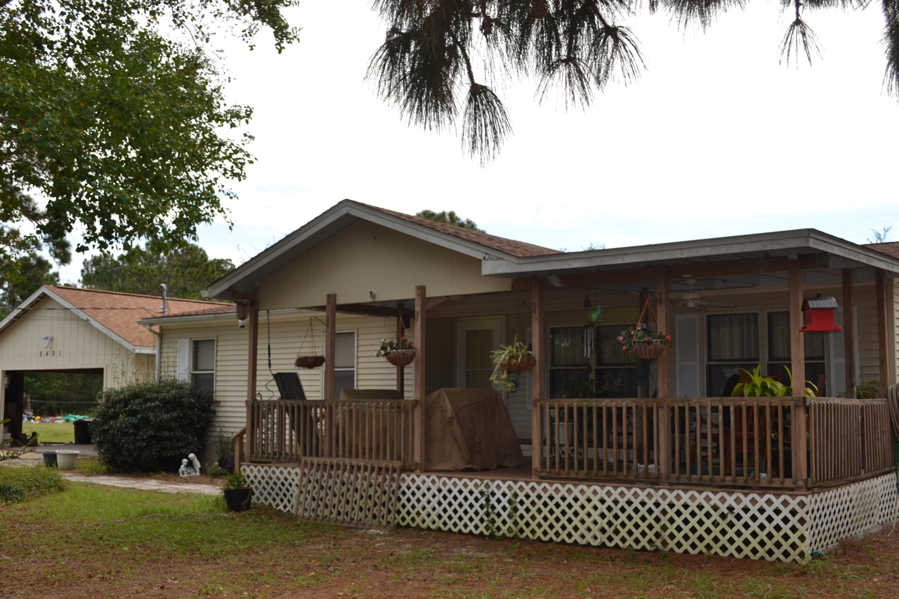 NAVARRE 2ND ADD LOT 10 BLK 24AS DES IN OR 1022 PG 599 LESS ALL MINERAL RIGHTS - Residential