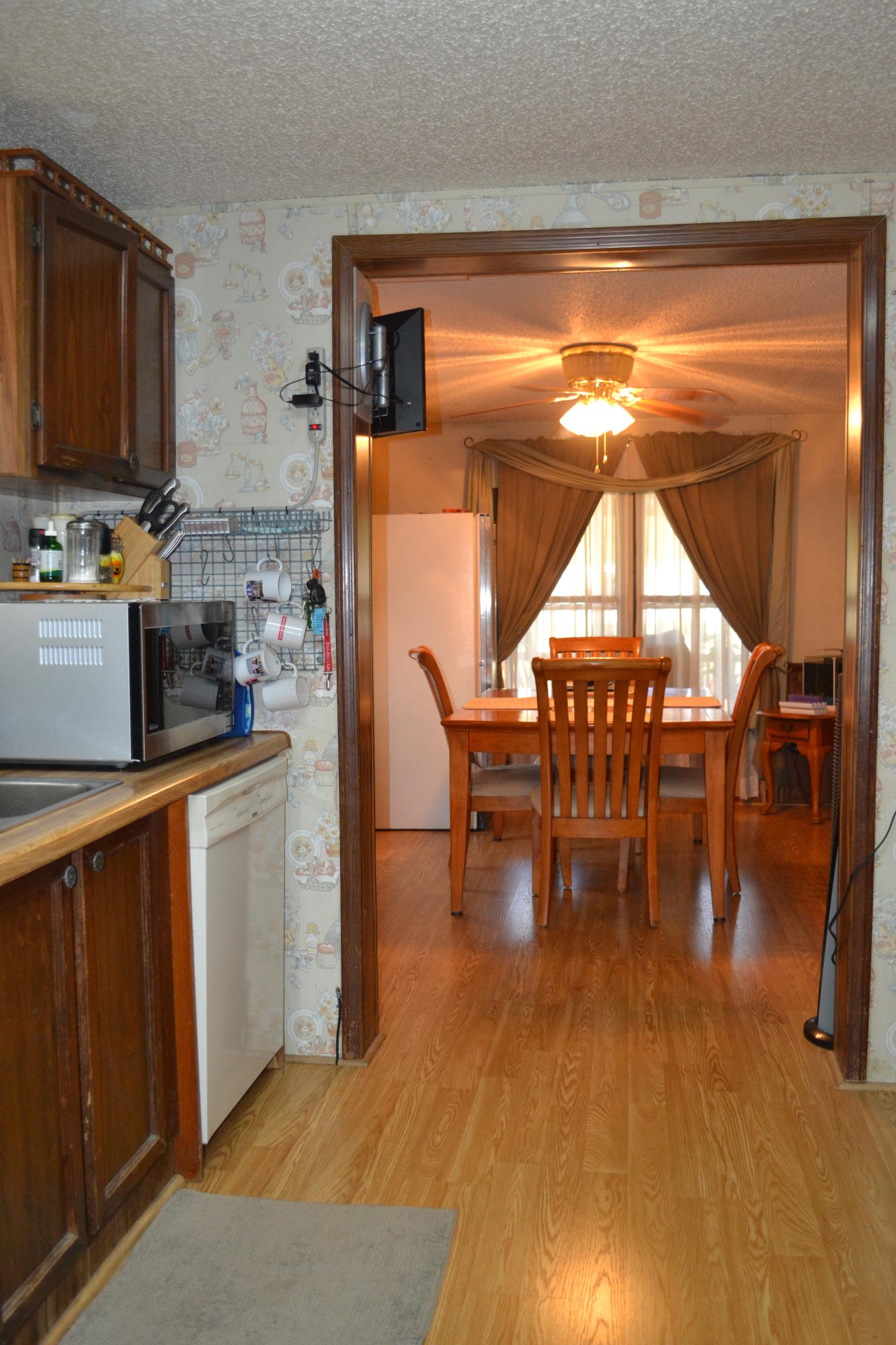 NAVARRE 2ND ADD LOT 10 BLK 24AS DES IN OR 1022 PG 599 LESS ALL MINERAL RIGHTS - Residential