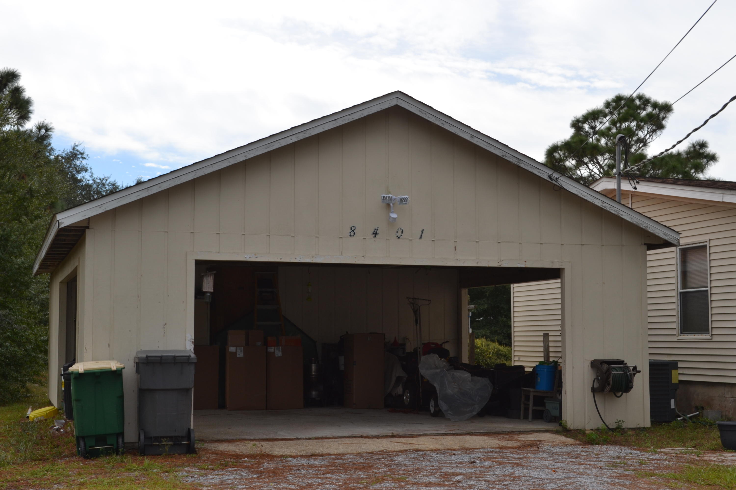 NAVARRE 2ND ADD LOT 10 BLK 24AS DES IN OR 1022 PG 599 LESS ALL MINERAL RIGHTS - Residential