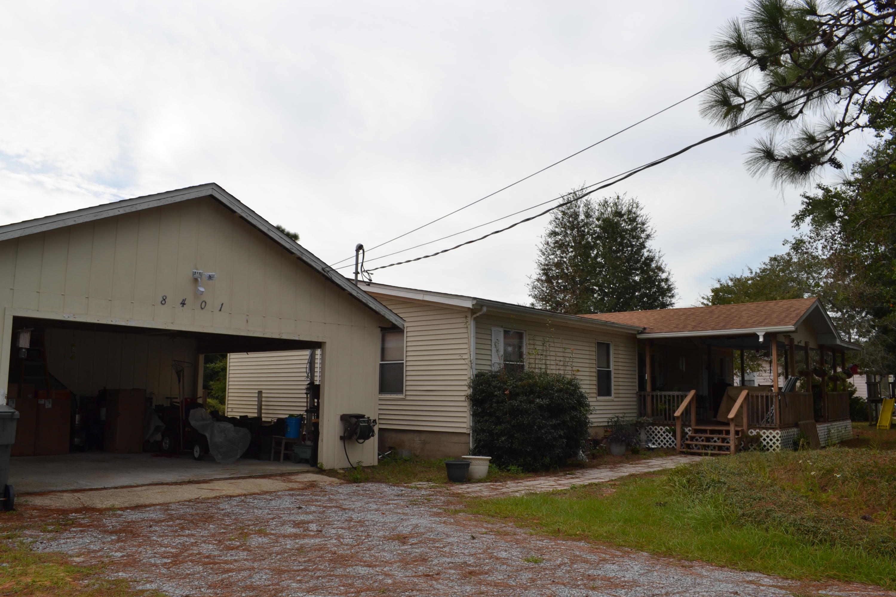 NAVARRE 2ND ADD LOT 10 BLK 24AS DES IN OR 1022 PG 599 LESS ALL MINERAL RIGHTS - Residential