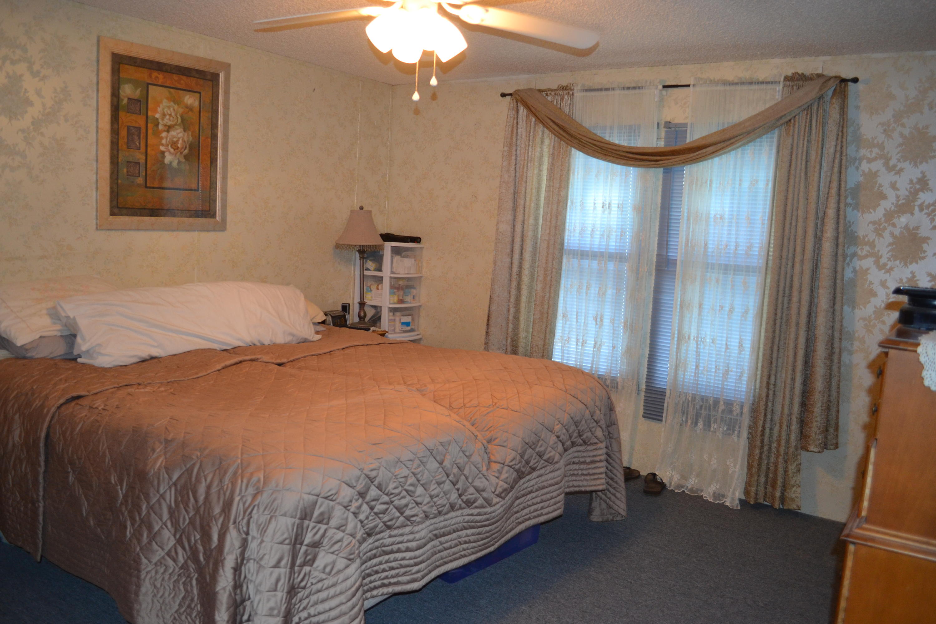 NAVARRE 2ND ADD LOT 10 BLK 24AS DES IN OR 1022 PG 599 LESS ALL MINERAL RIGHTS - Residential