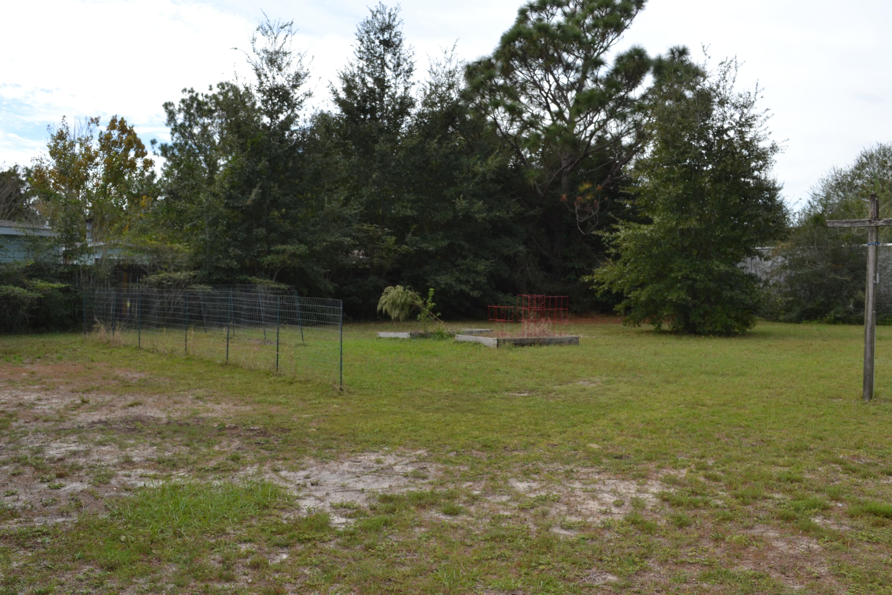 NAVARRE 2ND ADD LOT 10 BLK 24AS DES IN OR 1022 PG 599 LESS ALL MINERAL RIGHTS - Residential