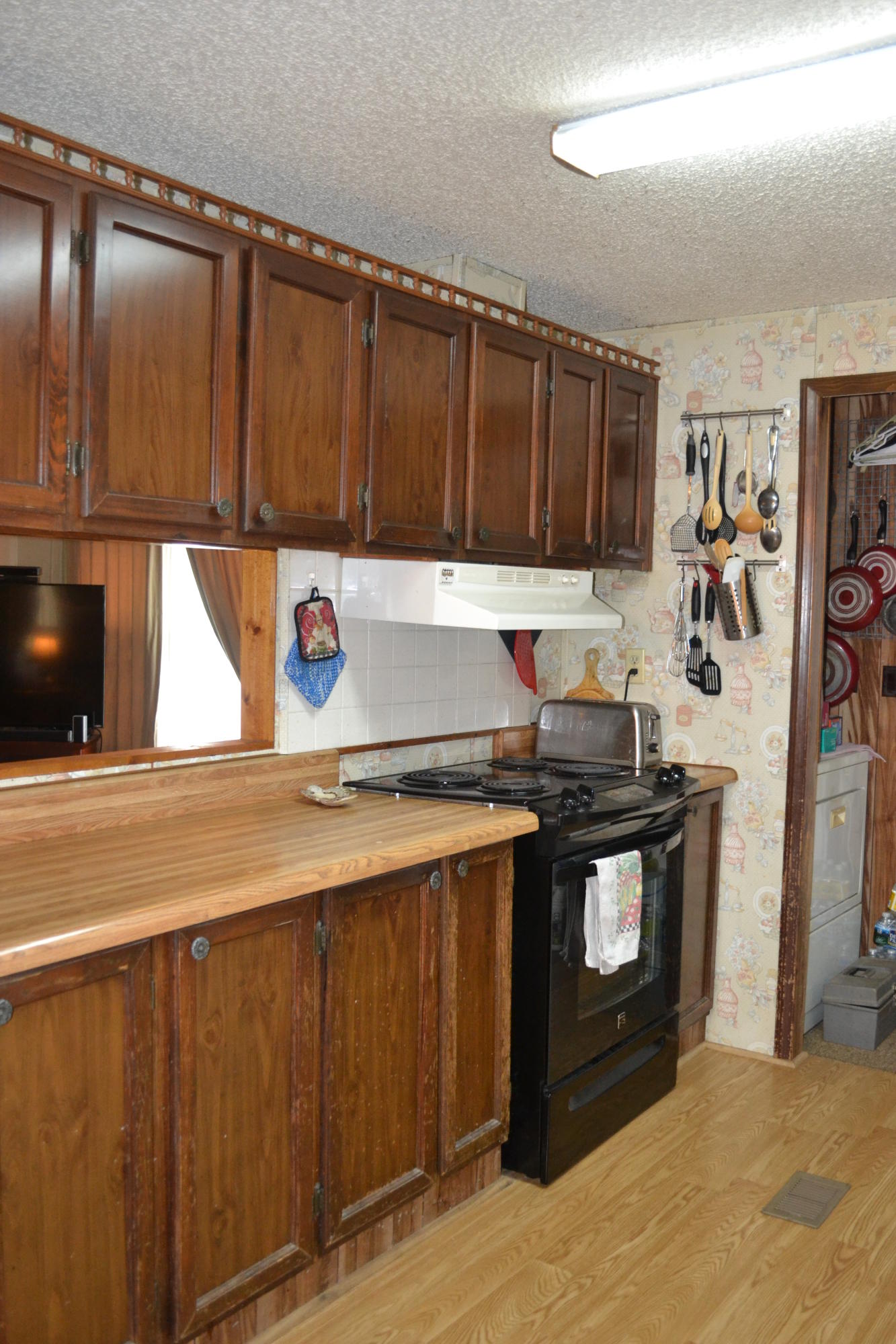 NAVARRE 2ND ADD LOT 10 BLK 24AS DES IN OR 1022 PG 599 LESS ALL MINERAL RIGHTS - Residential