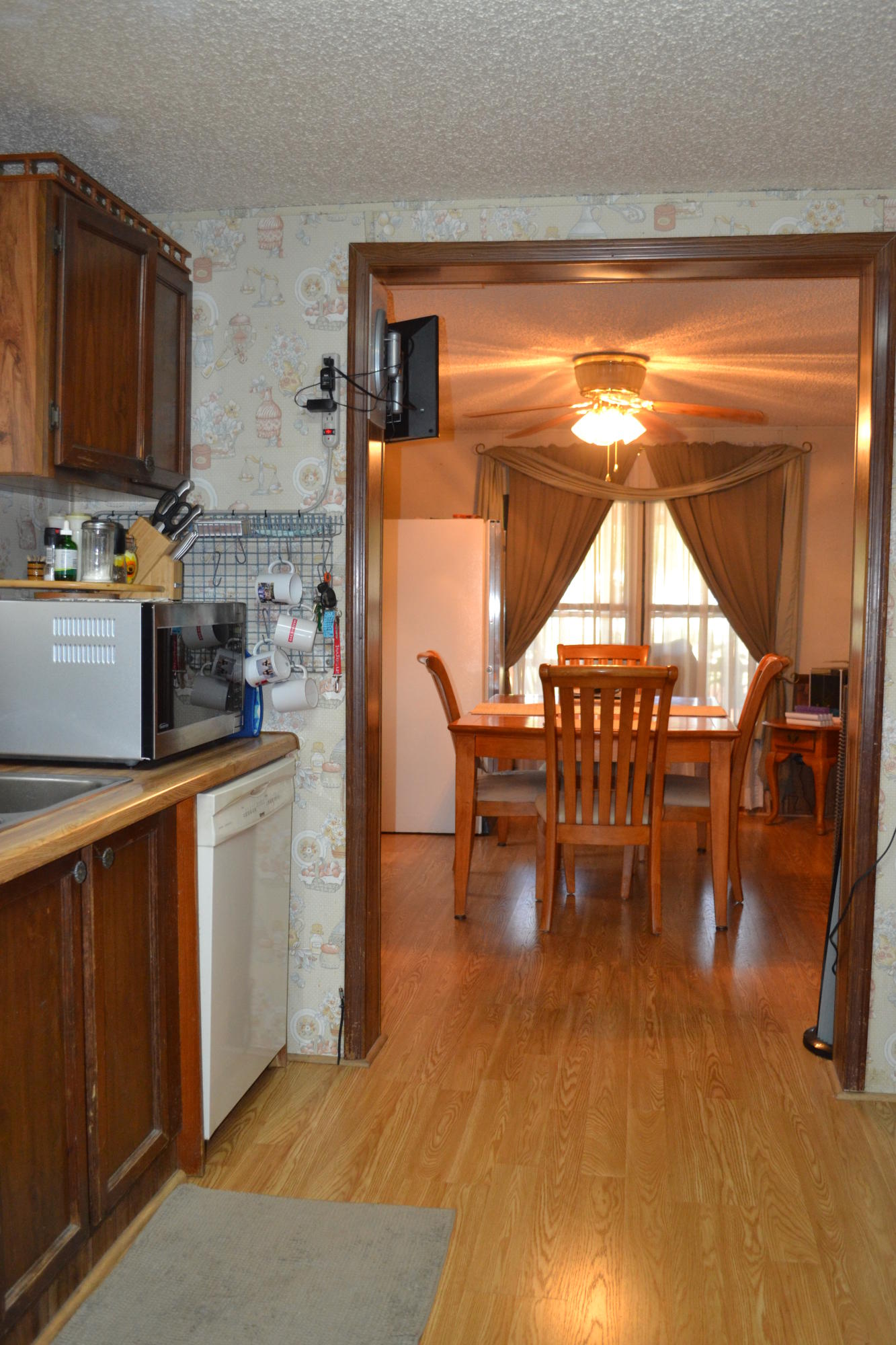 NAVARRE 2ND ADD LOT 10 BLK 24AS DES IN OR 1022 PG 599 LESS ALL MINERAL RIGHTS - Residential