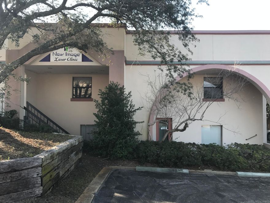 GREAT OFFICE SPACE, centrally located off of Highway 98 right next to The Donut Hole. Existing complex occupants include a good sized medical practice, spa/salon, physical therapy office. This space is available as a 500 square foot small office. This includes a good sized waiting room, two office spaces previously used for medical use, and a private bathroom.  Water is included. NO CAM!!!