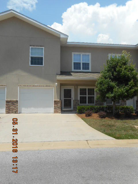 Beautiful 3 bedroom- 2 and 1/2 unit right outside of Hurlburt Field's back gate! Granite counters and stainless appliances in kitchen with island. HUGE master bedroom with walk in closet. Separate walk in shower and garden tub. No pets allowed. No smoking inside home or garage.