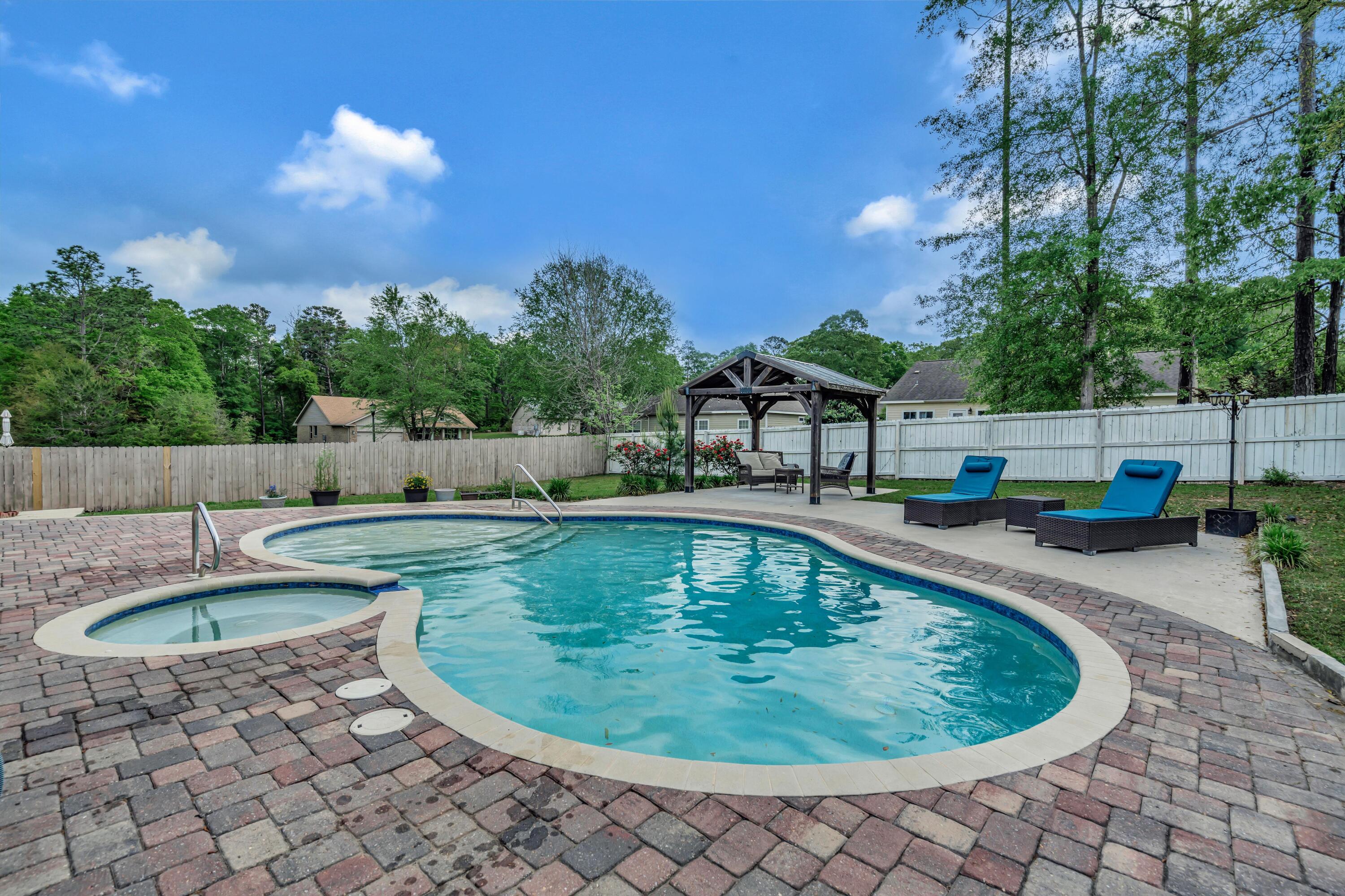 ZARCHARY ESTATES - Residential