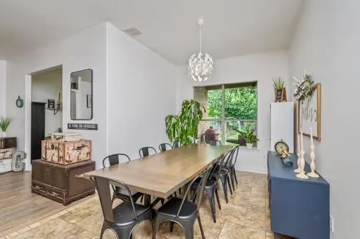 WINDMEADOWS - Residential