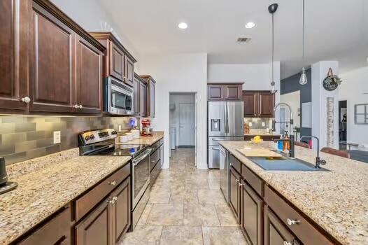 WINDMEADOWS - Residential