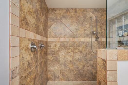WINDMEADOWS - Residential