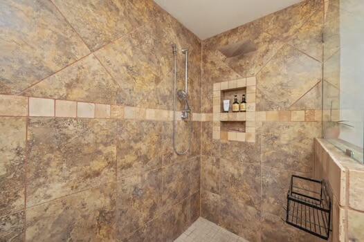WINDMEADOWS - Residential
